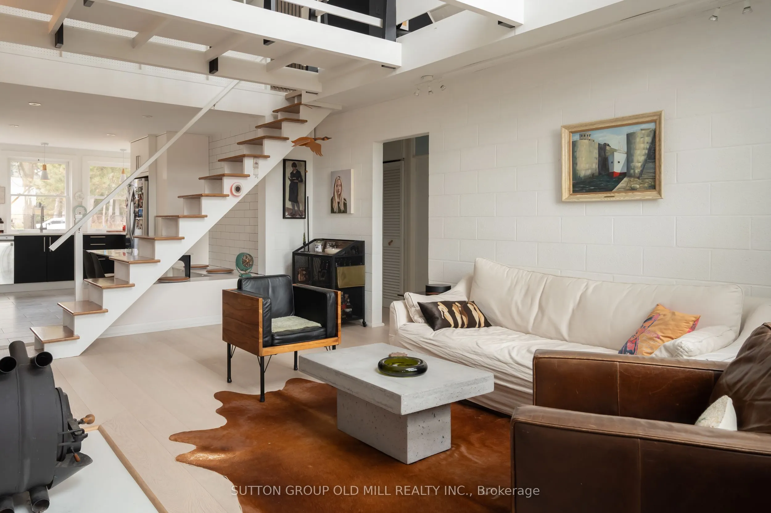 25 Lakeshore Road W