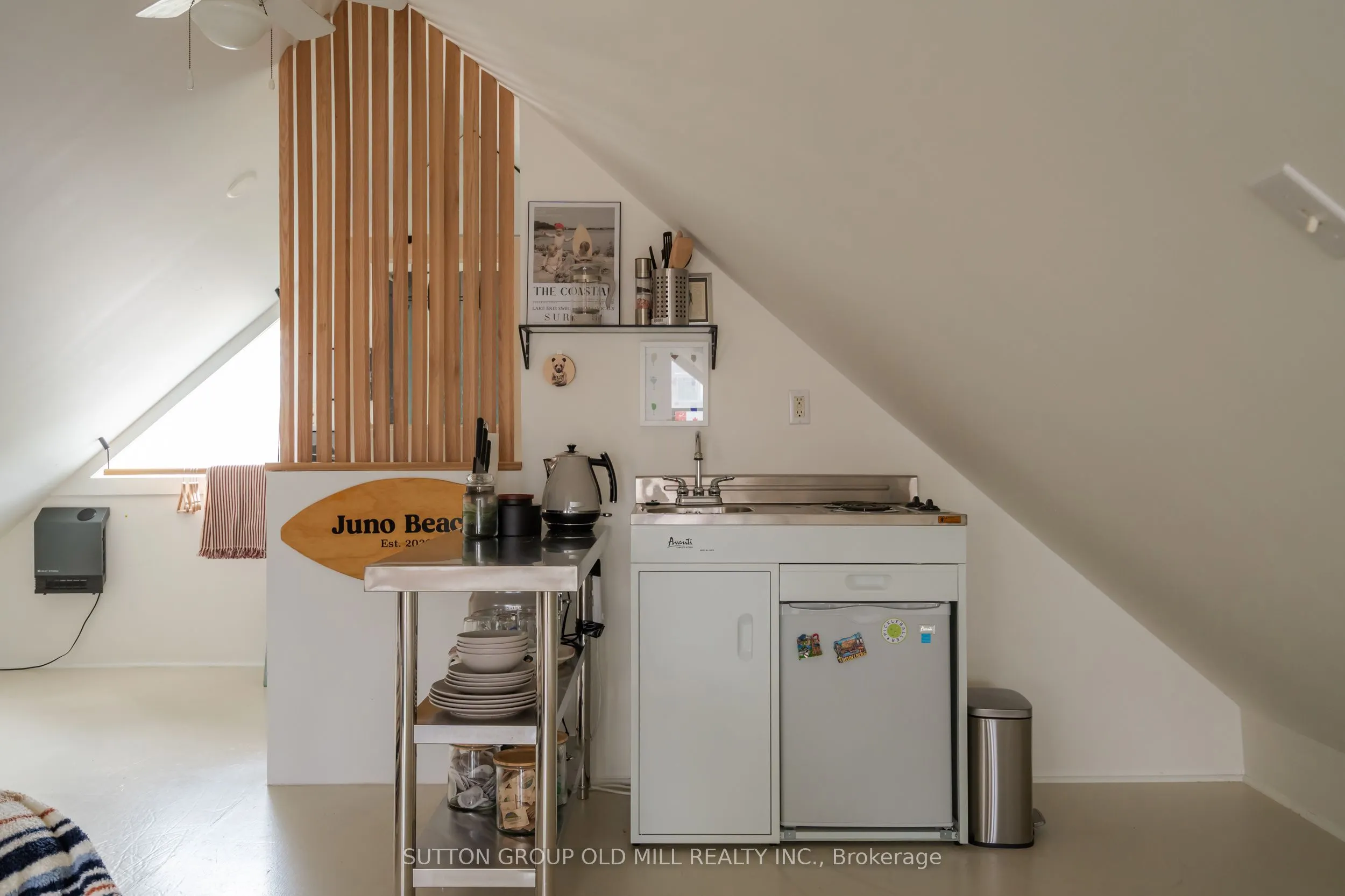 25 Lakeshore Road W