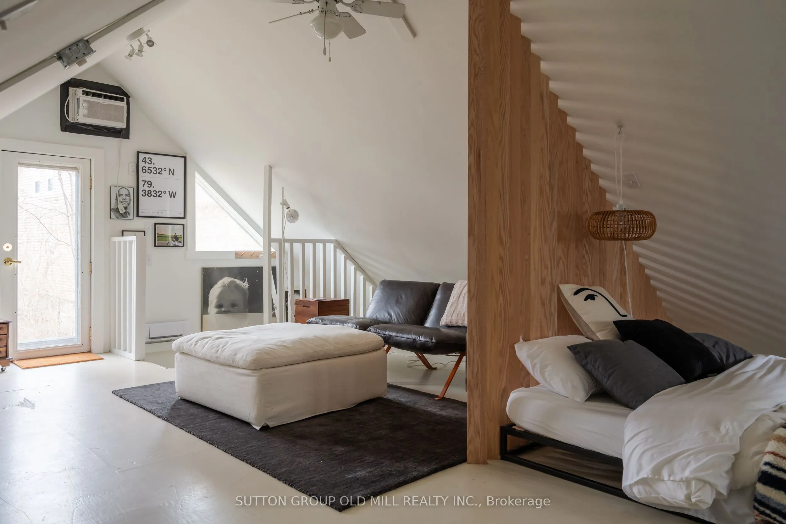 25 Lakeshore Road W