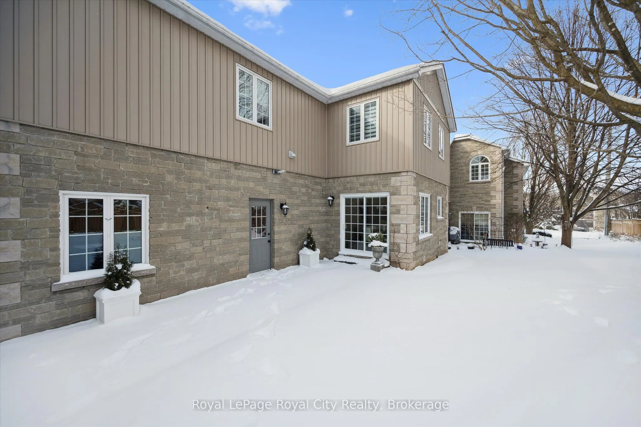 25 MANOR PARK Crescent #11