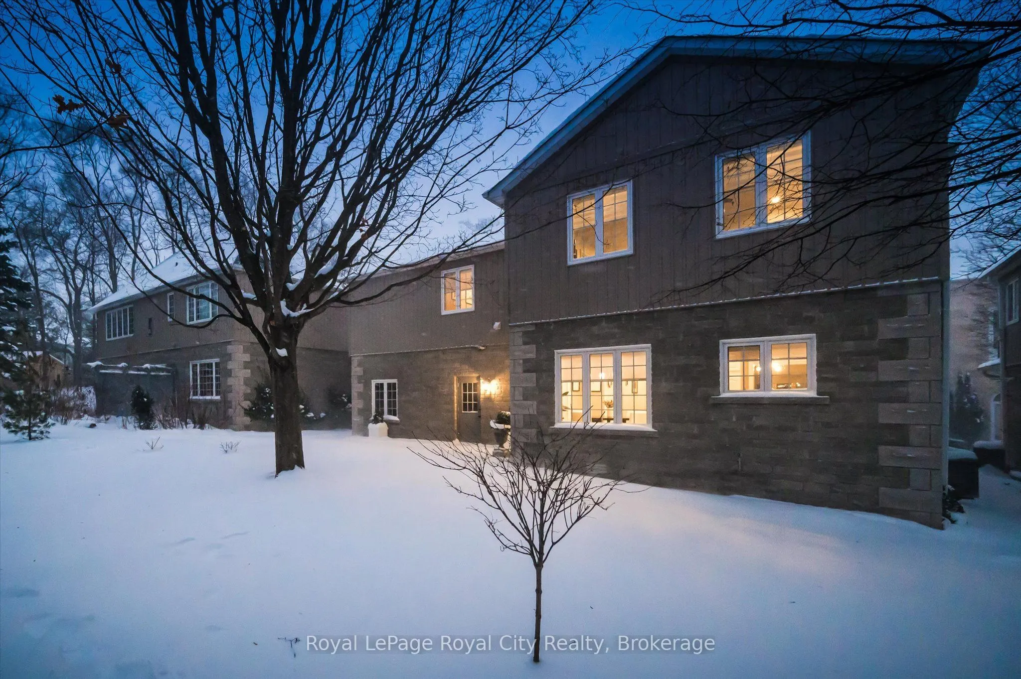 25 MANOR PARK Crescent #11