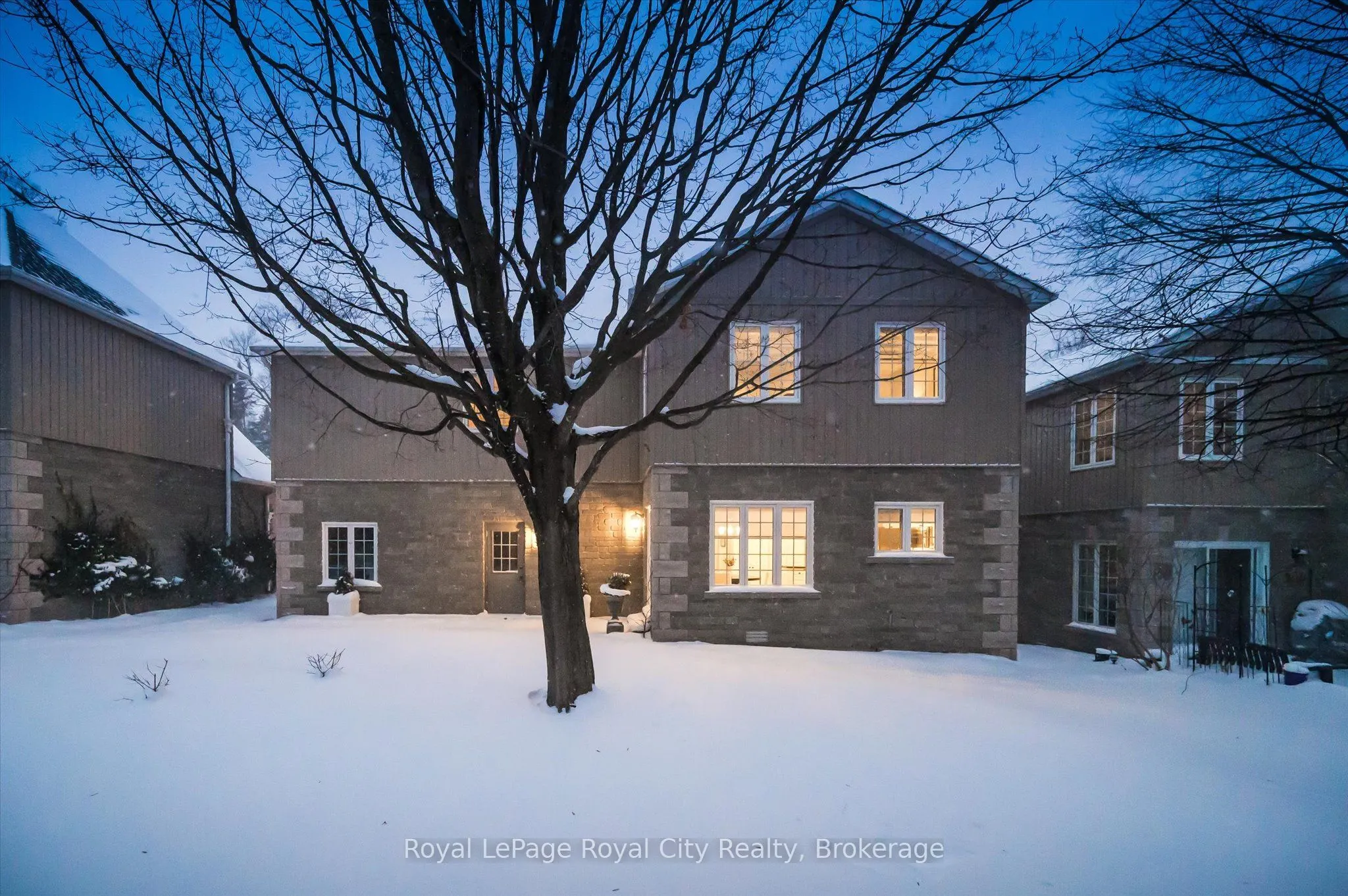 25 MANOR PARK Crescent #11