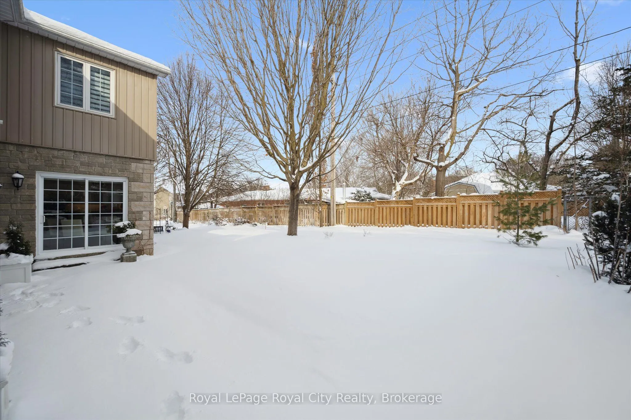 25 MANOR PARK Crescent #11