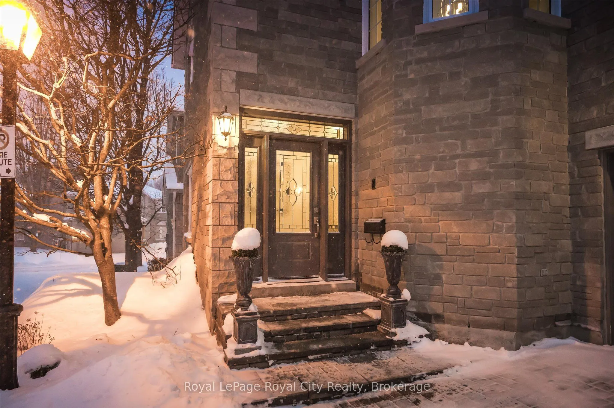 25 MANOR PARK Crescent #11