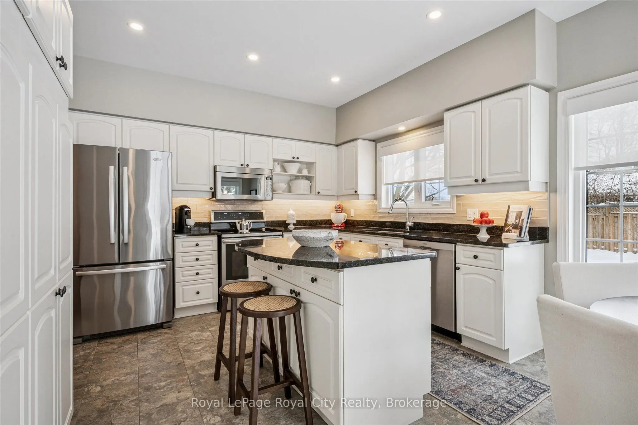 25 MANOR PARK Crescent #11