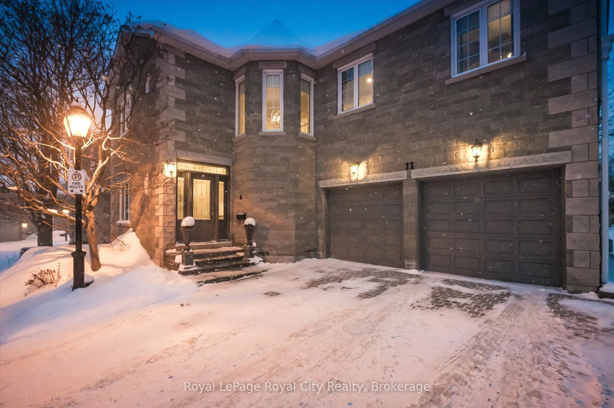 25 MANOR PARK Crescent #11