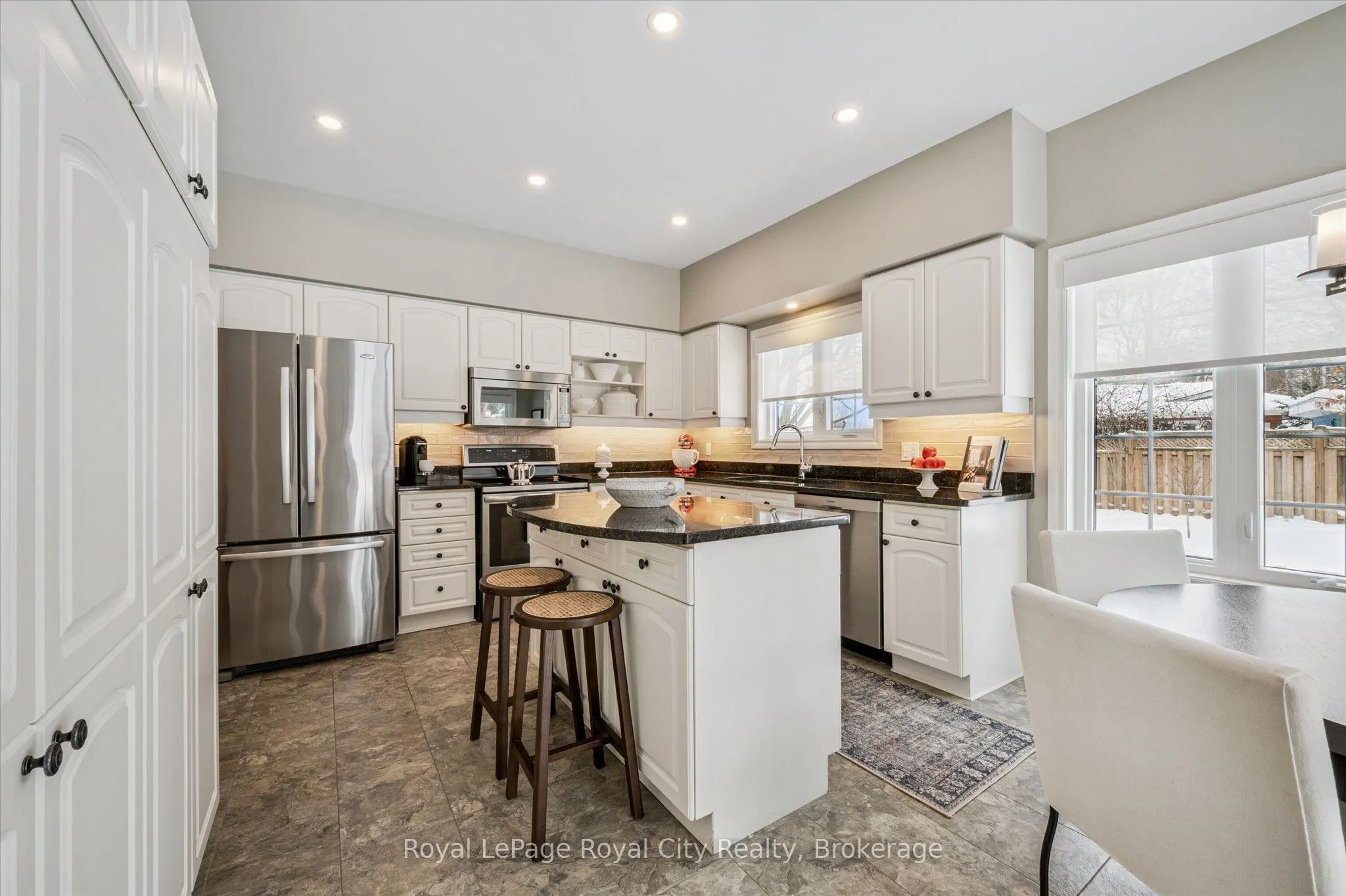 25 MANOR PARK Crescent #11