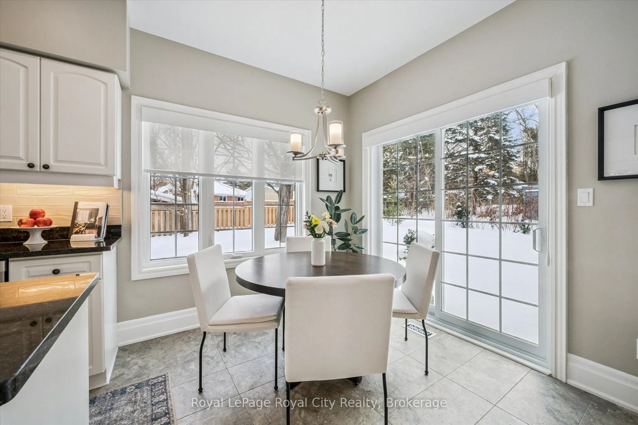 25 MANOR PARK Crescent #11