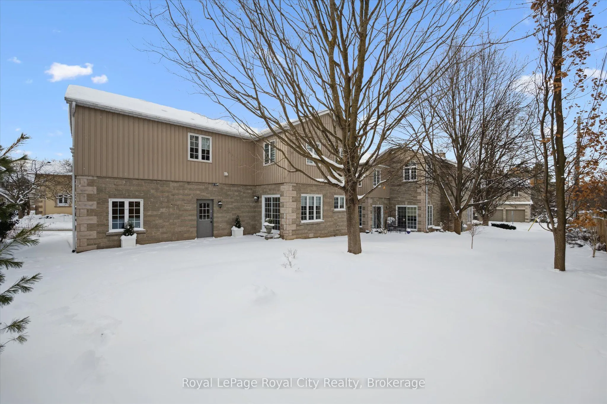 25 MANOR PARK Crescent #11