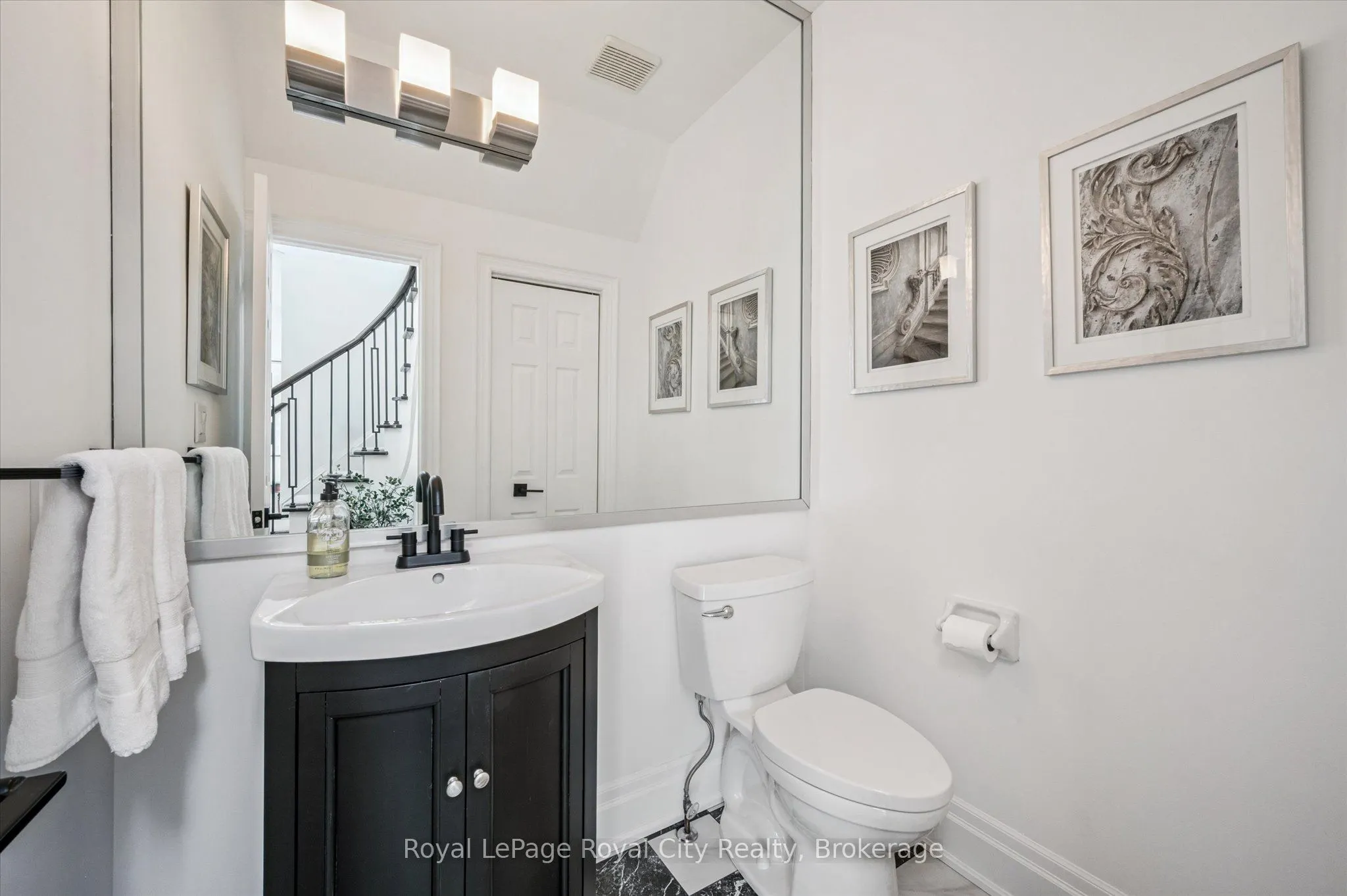 25 MANOR PARK Crescent #11