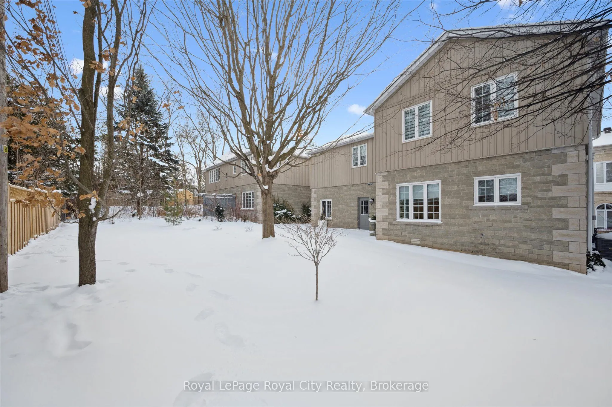 25 MANOR PARK Crescent #11