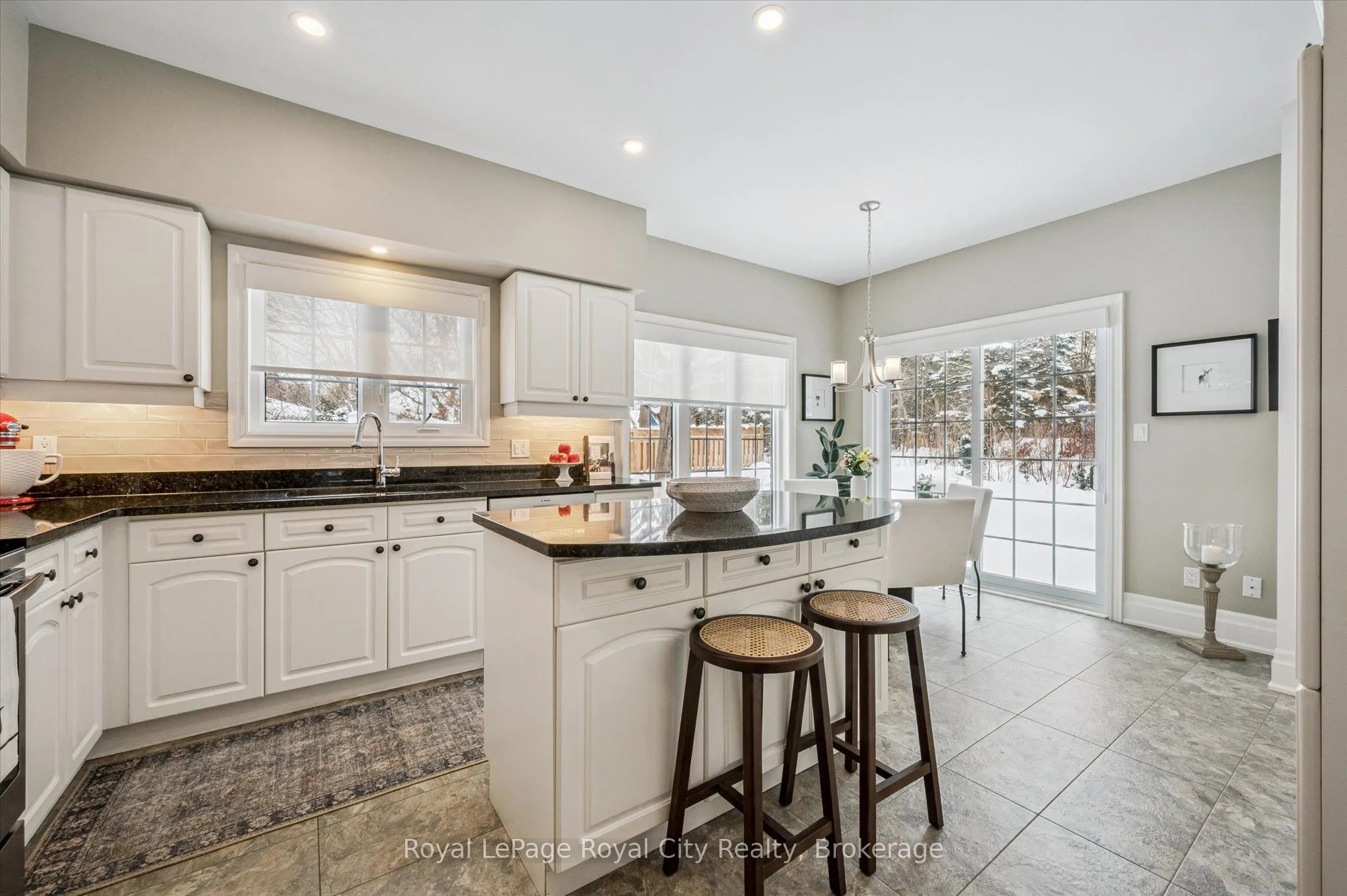 25 MANOR PARK Crescent #11