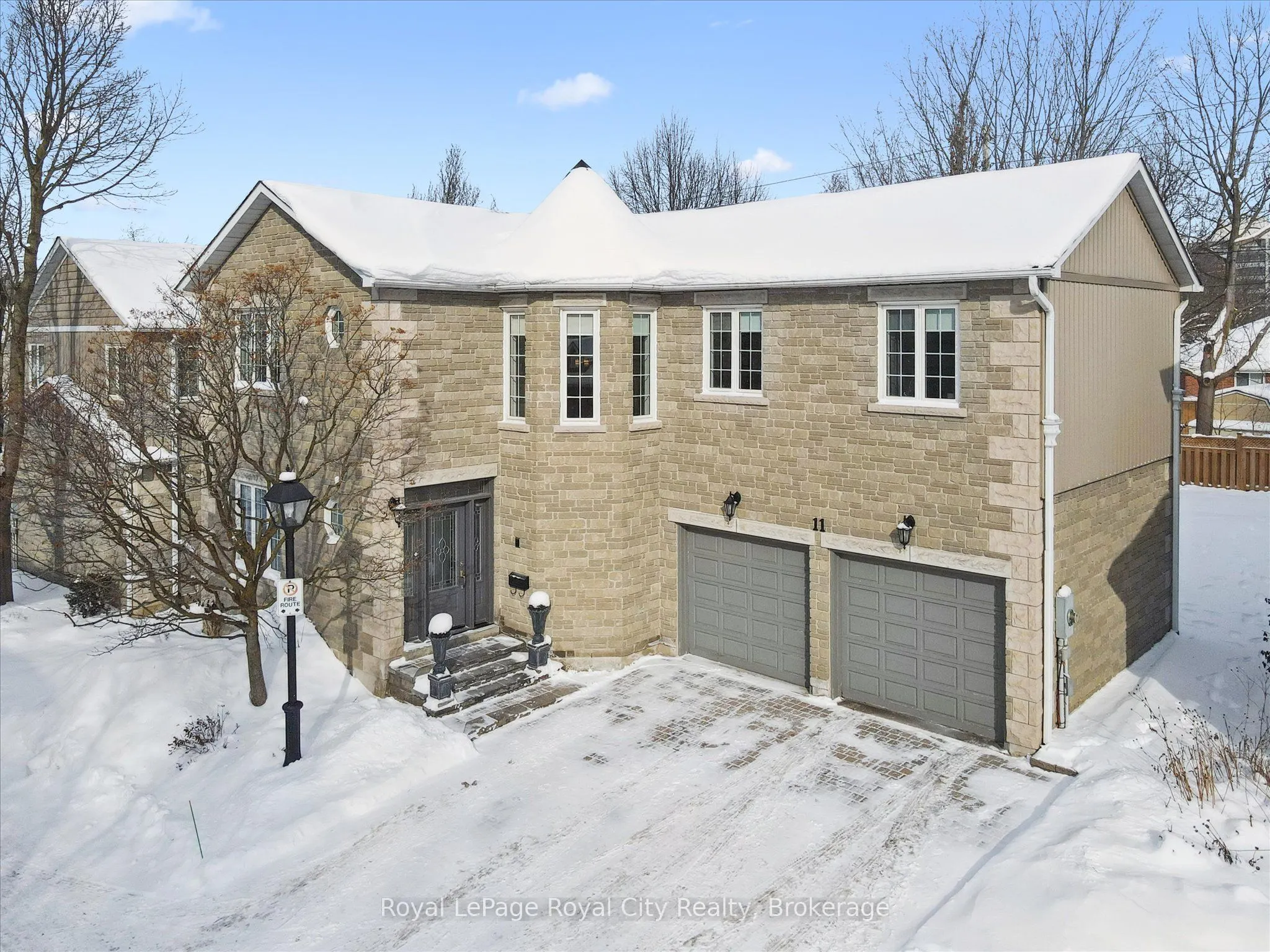 25 MANOR PARK Crescent #11