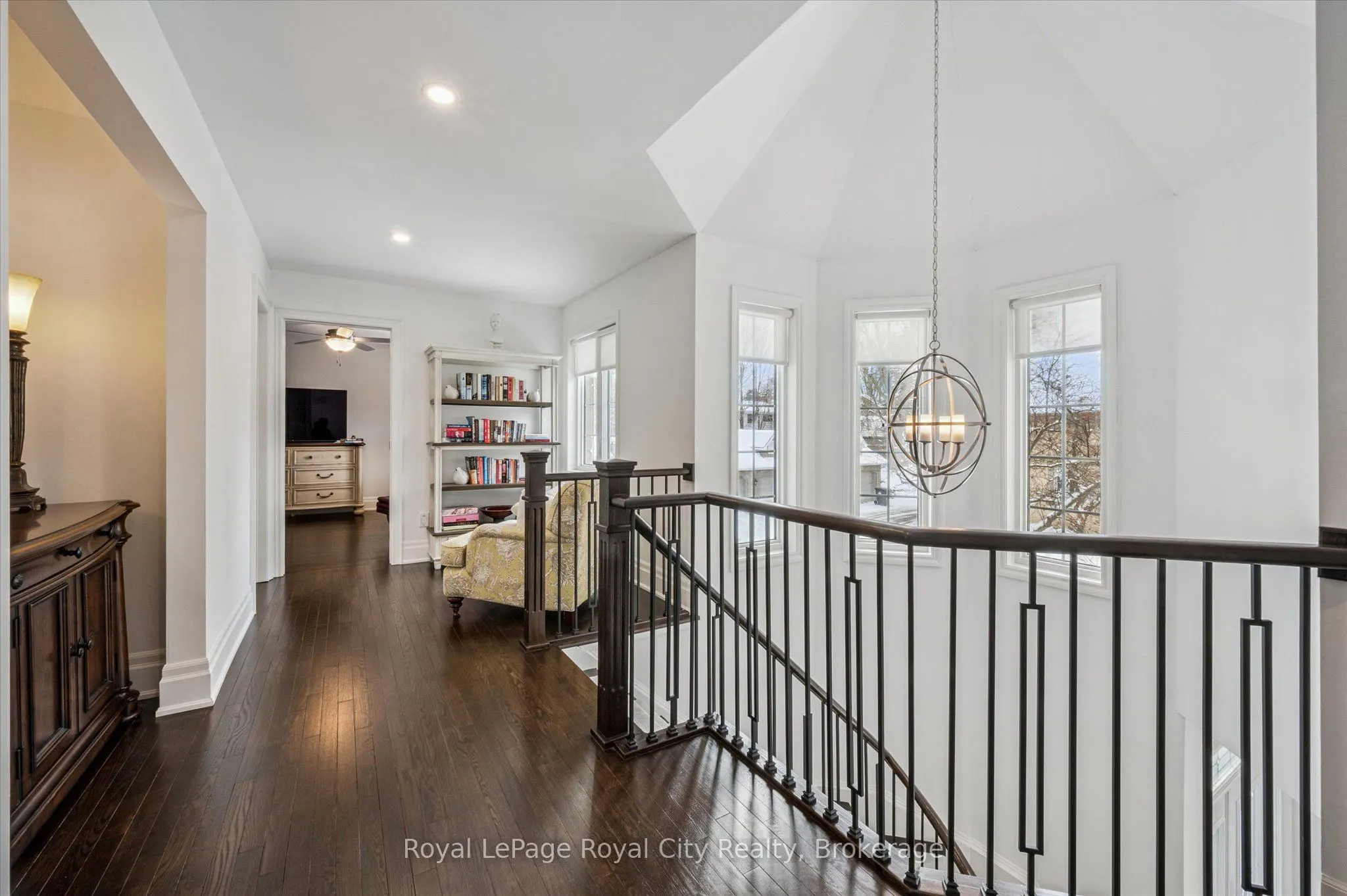 25 MANOR PARK Crescent #11