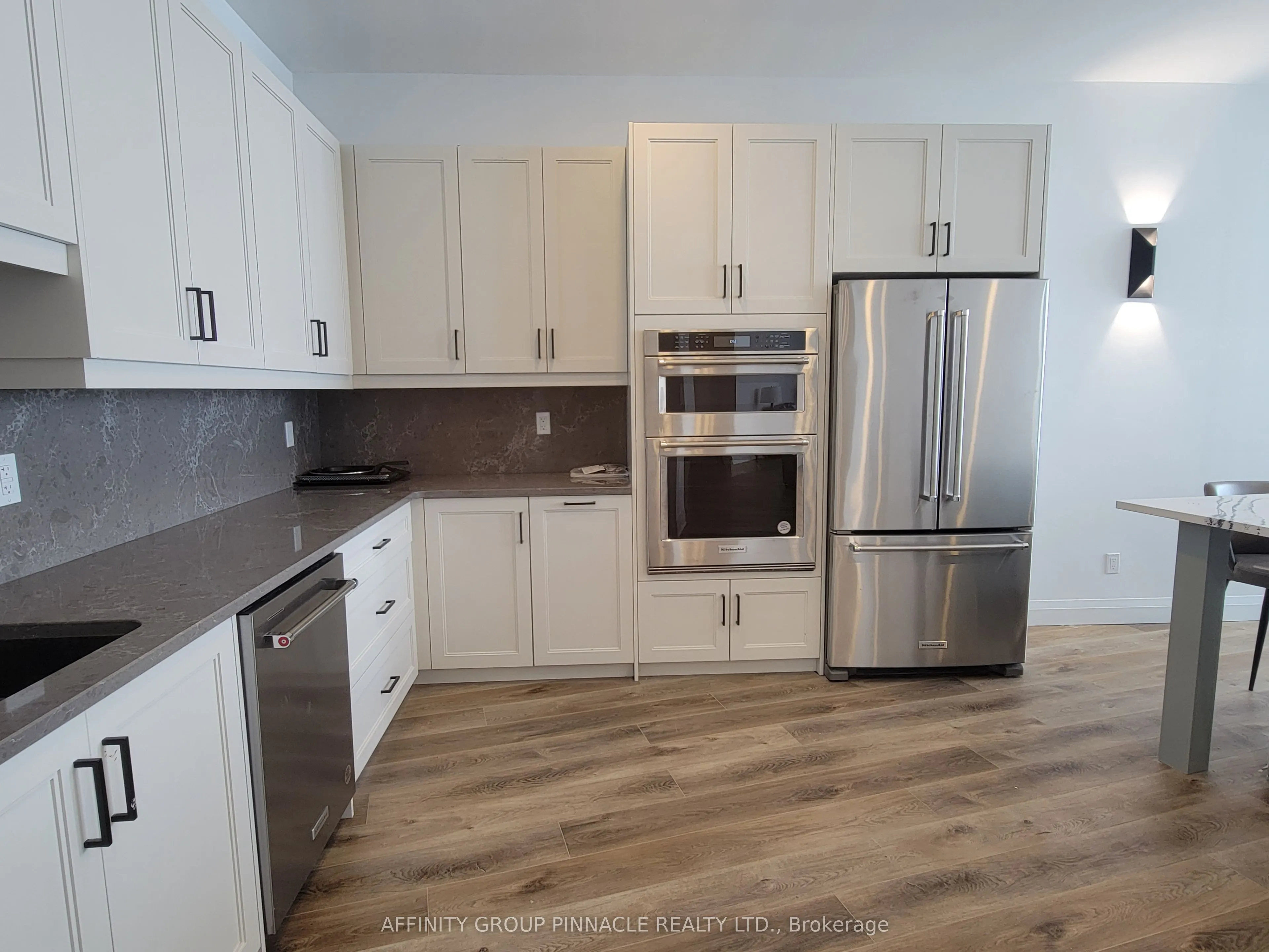 99 Louisa Street #201