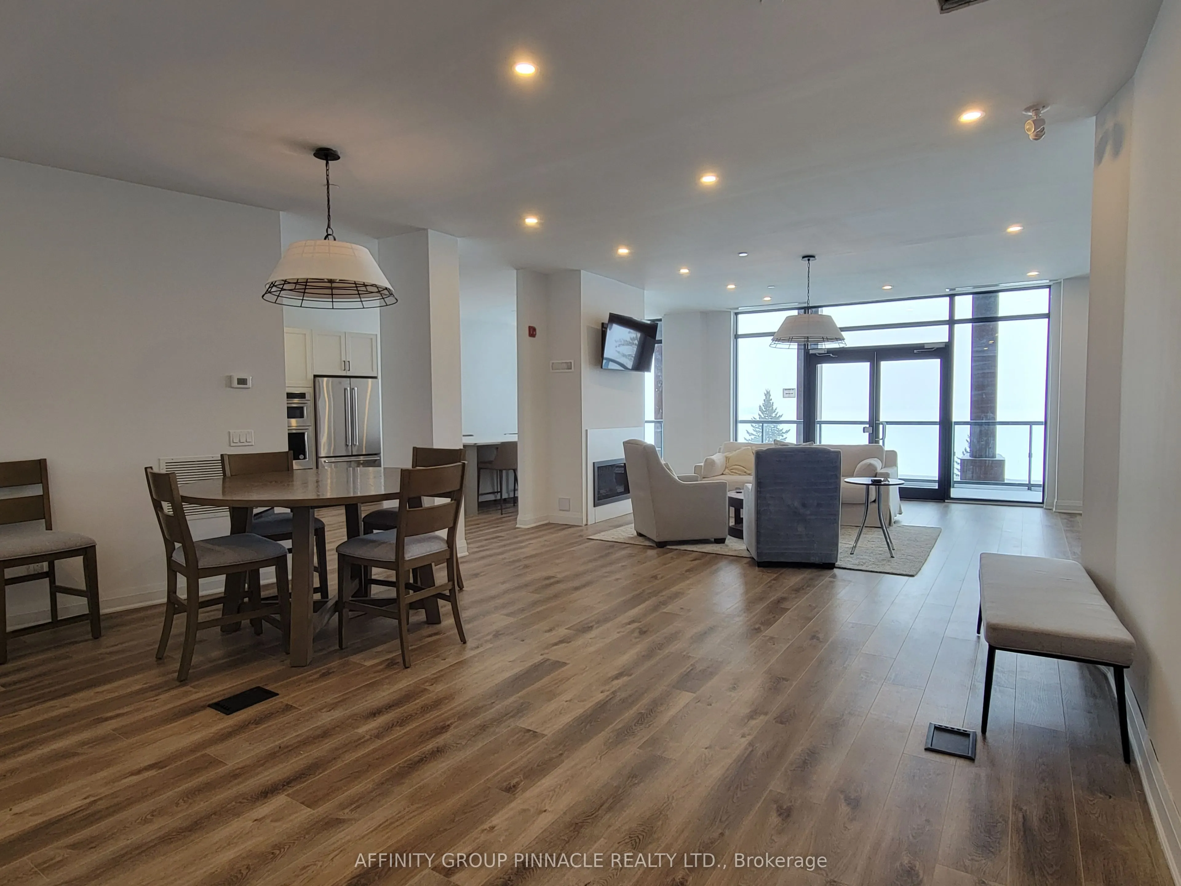 99 Louisa Street #201