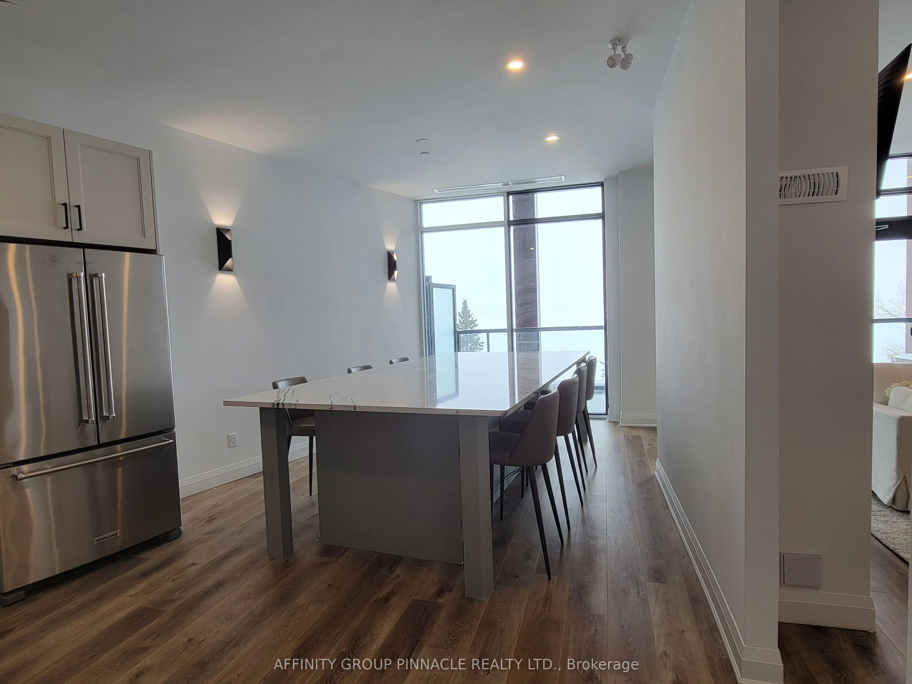 99 Louisa Street #201