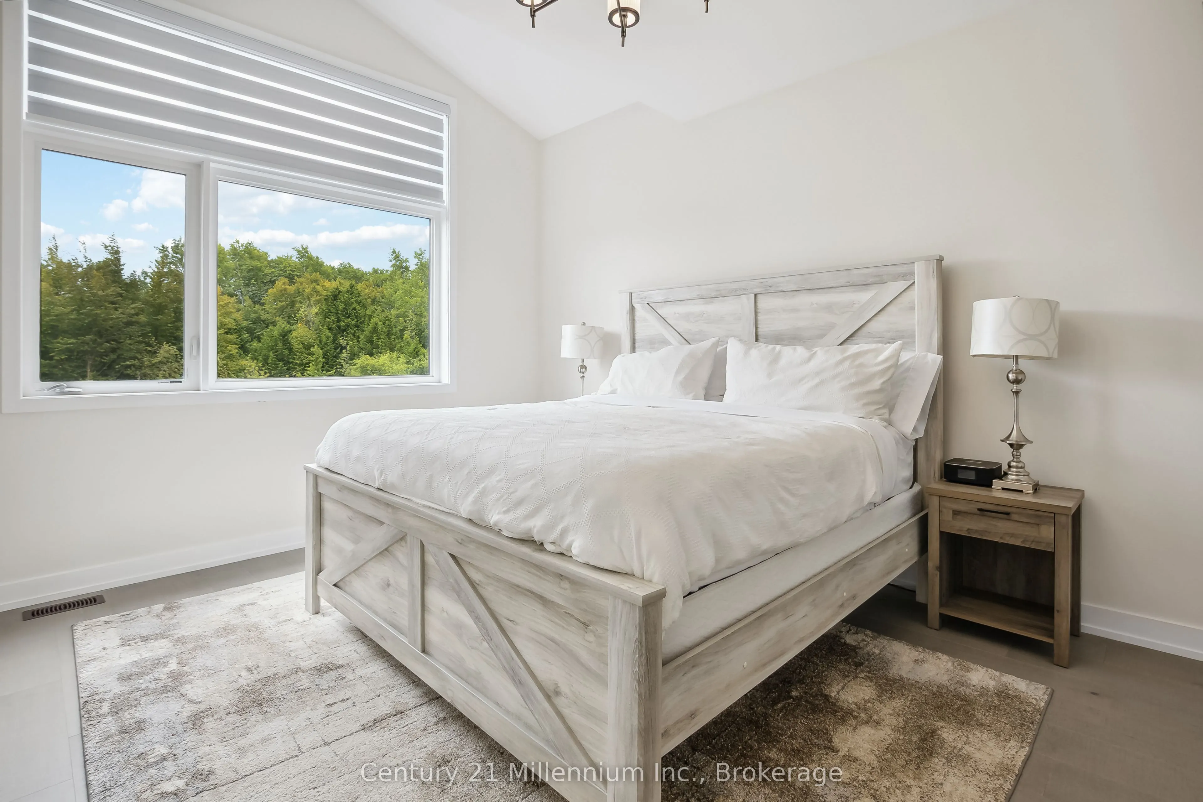 125 STONELEIGH Drive