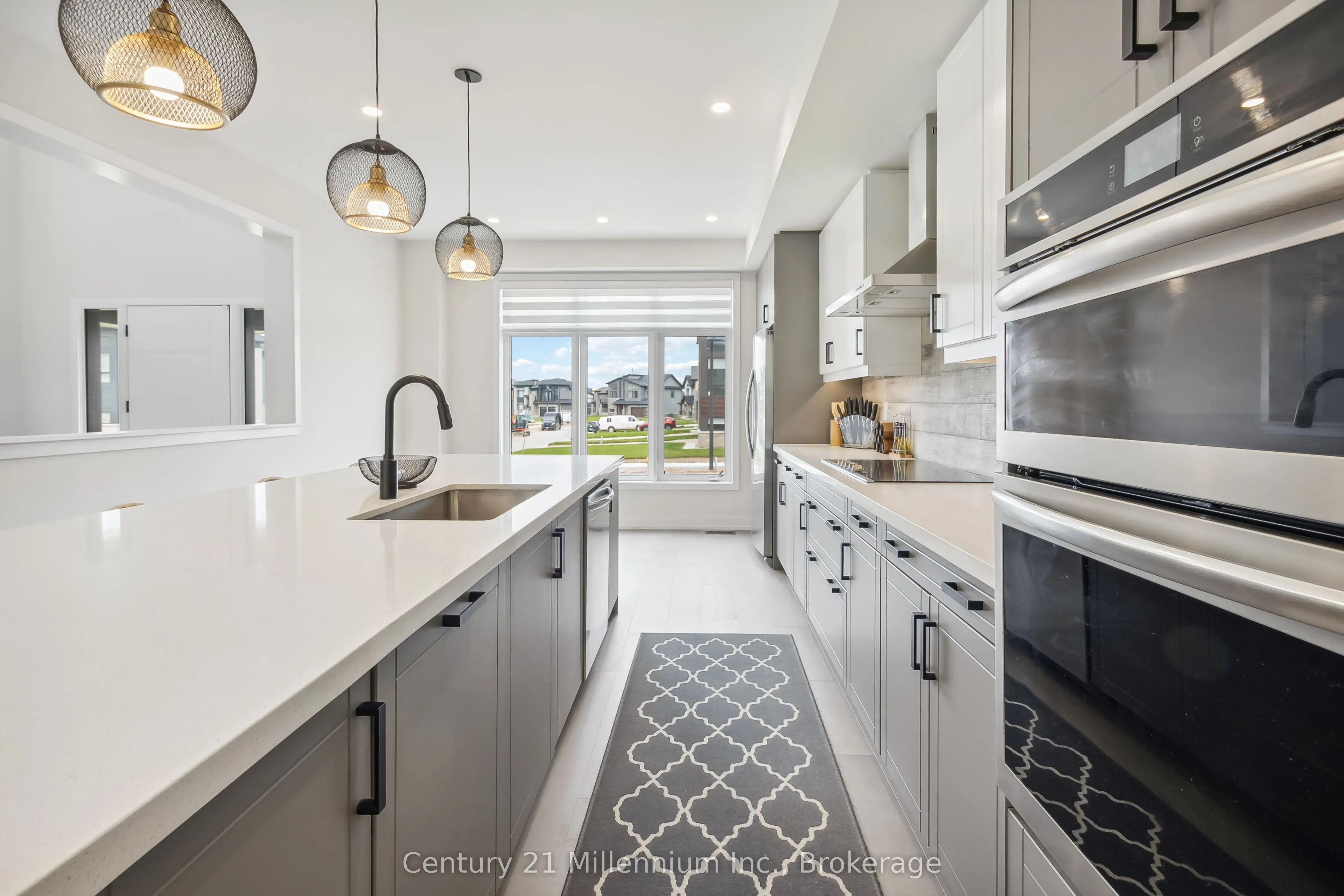125 STONELEIGH Drive