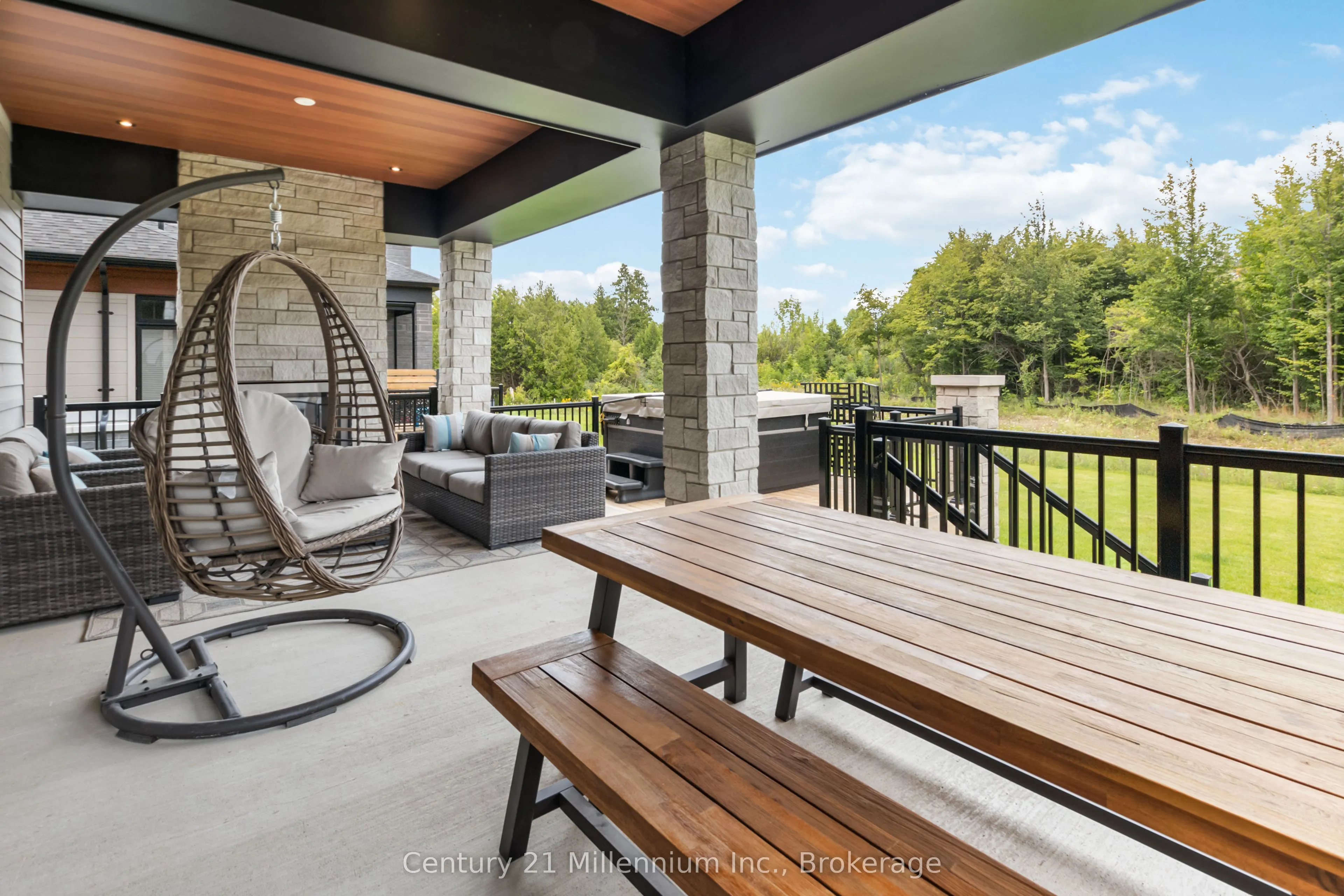125 STONELEIGH Drive