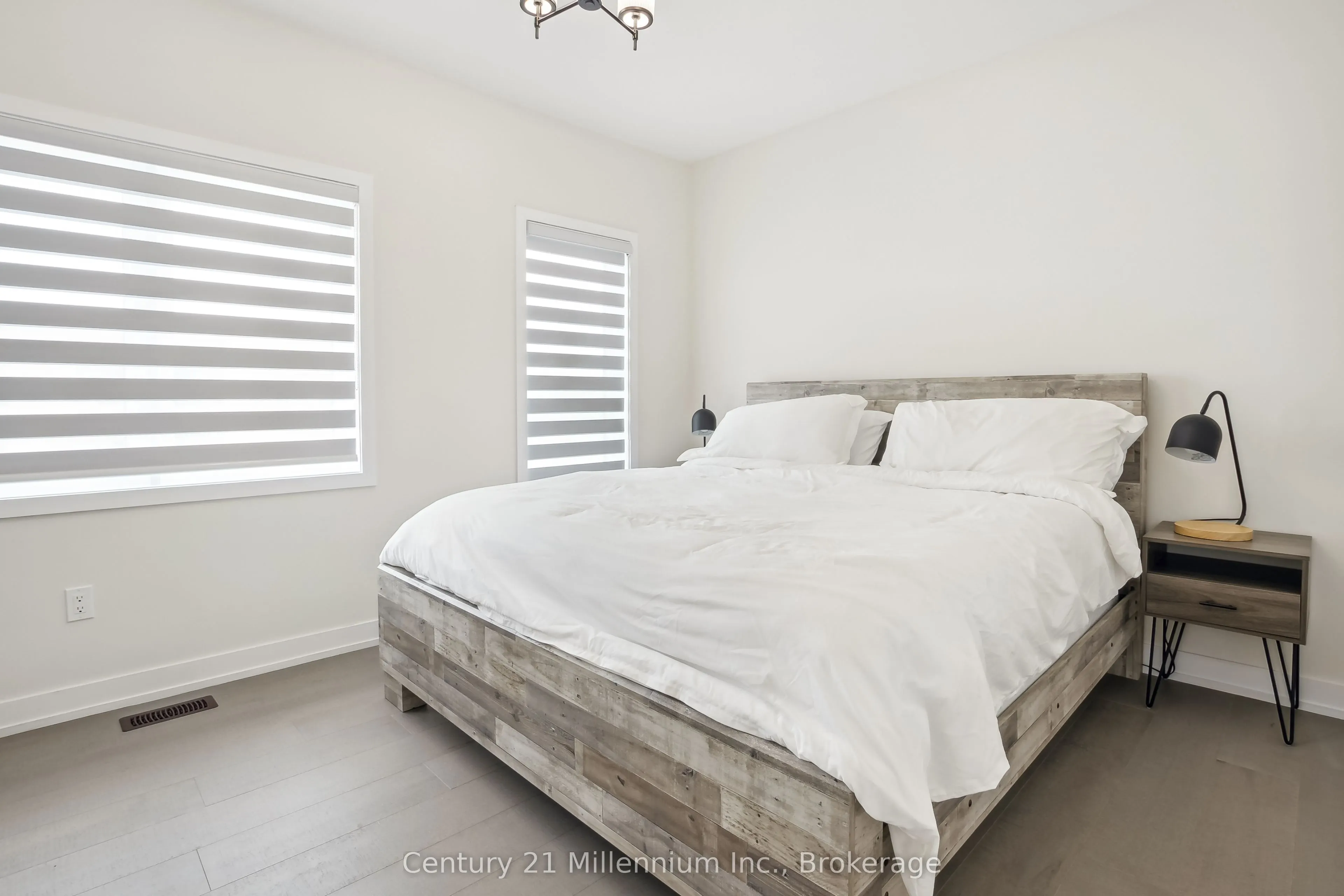 125 STONELEIGH Drive