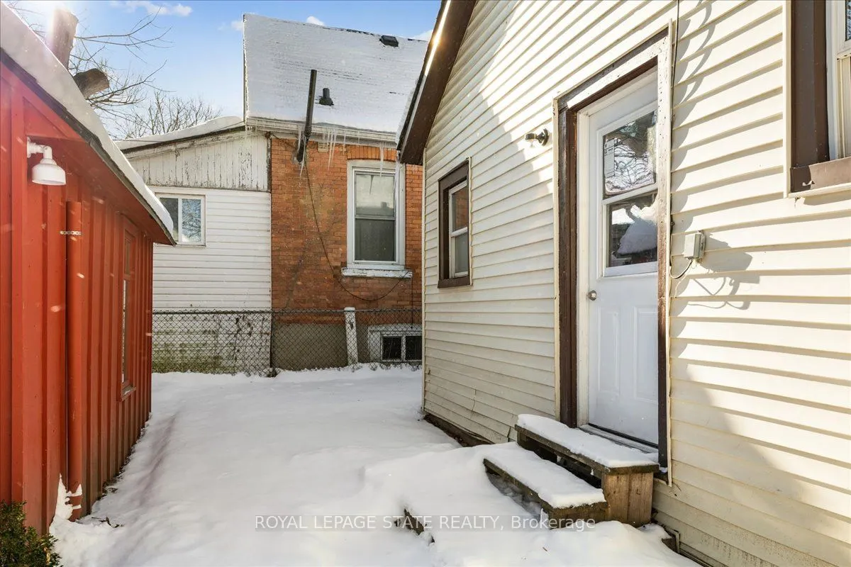 8 Tasker Street