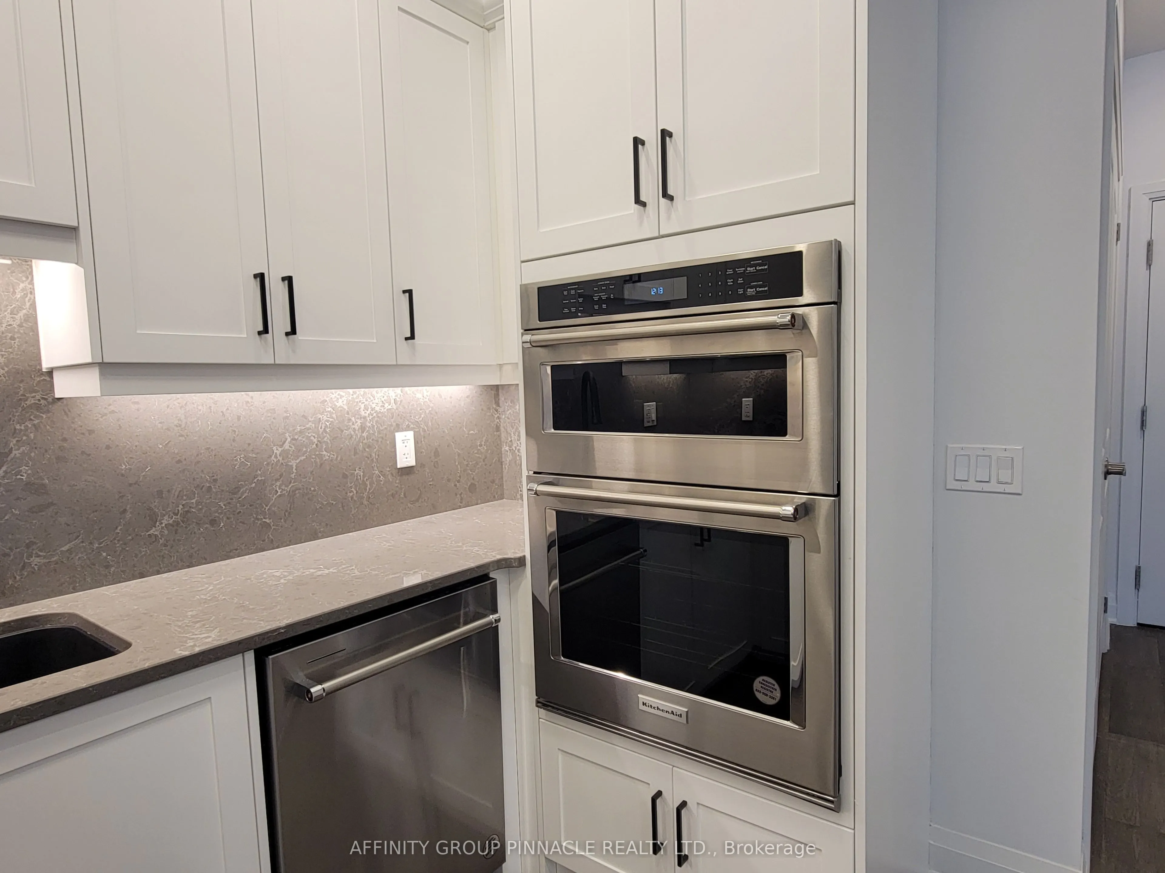 99 Louisa Street #201