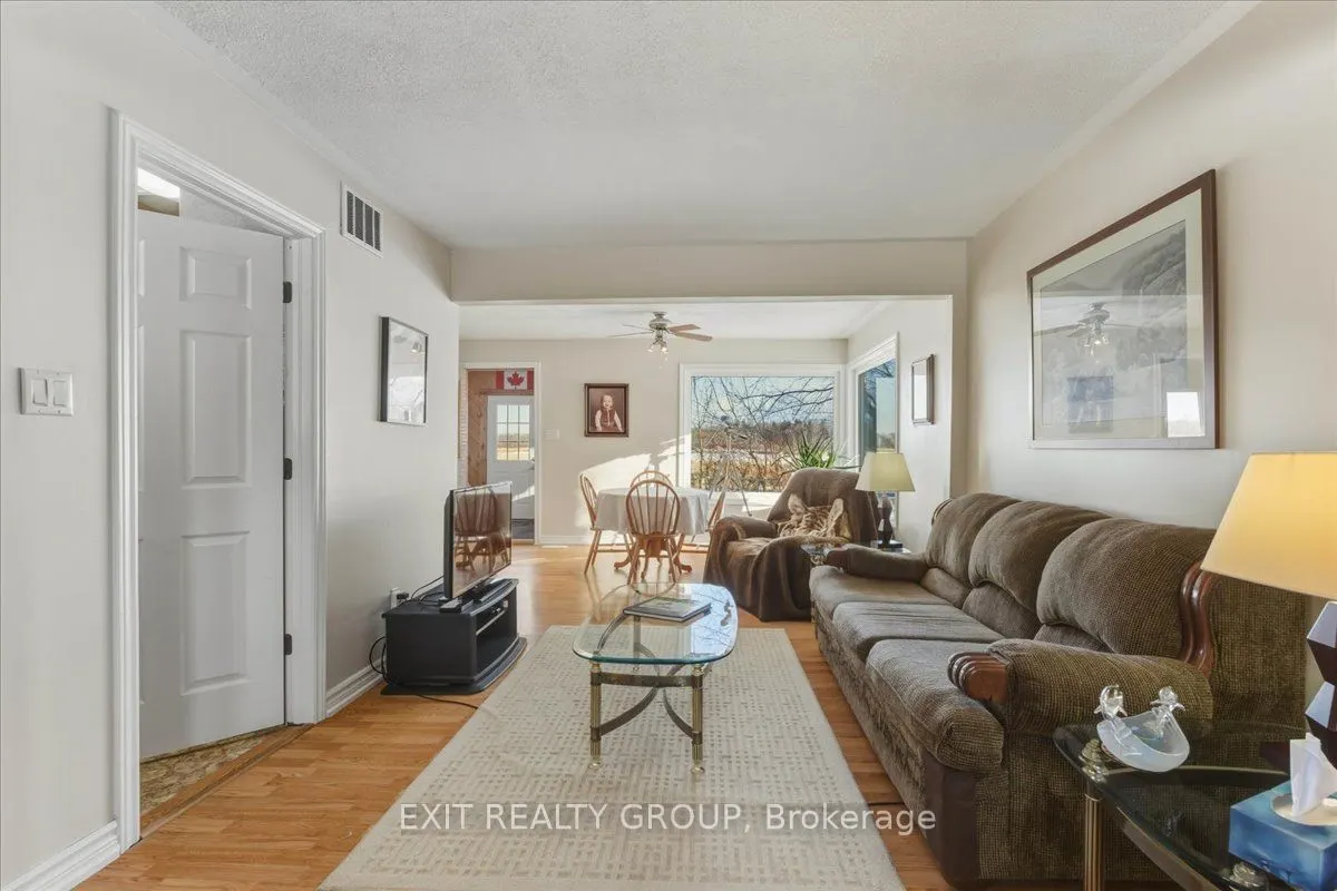 33 Willow Point Road