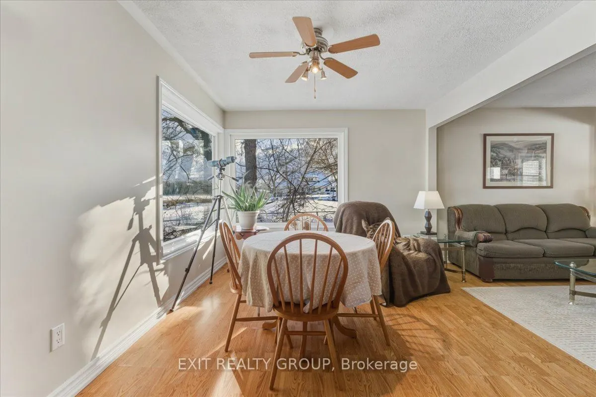 33 Willow Point Road