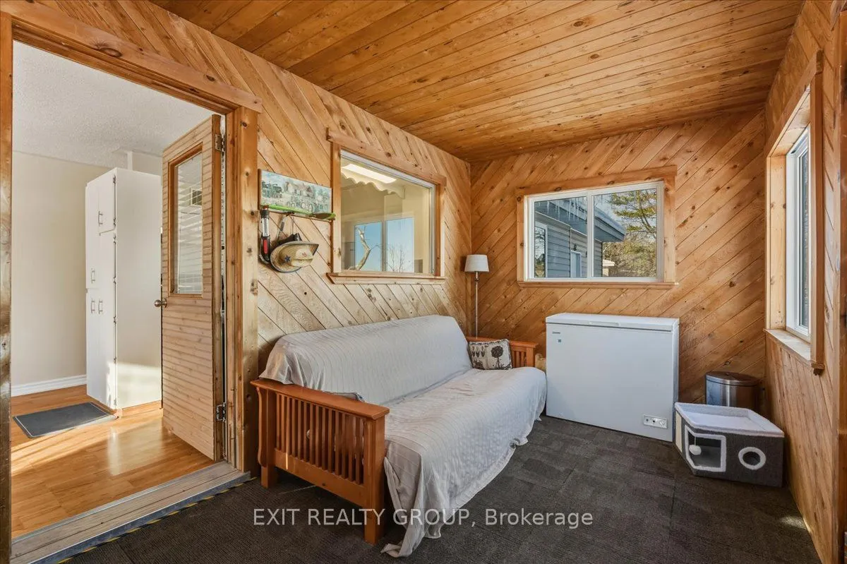 33 Willow Point Road