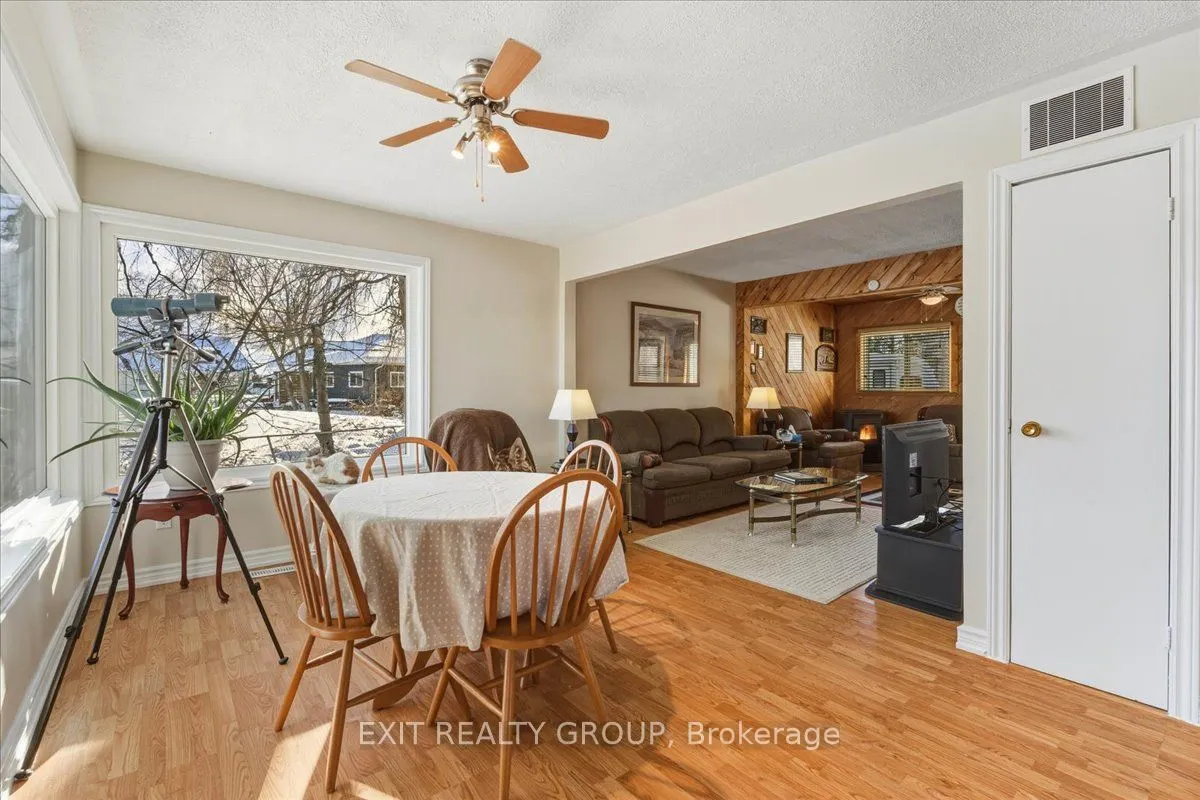 33 Willow Point Road
