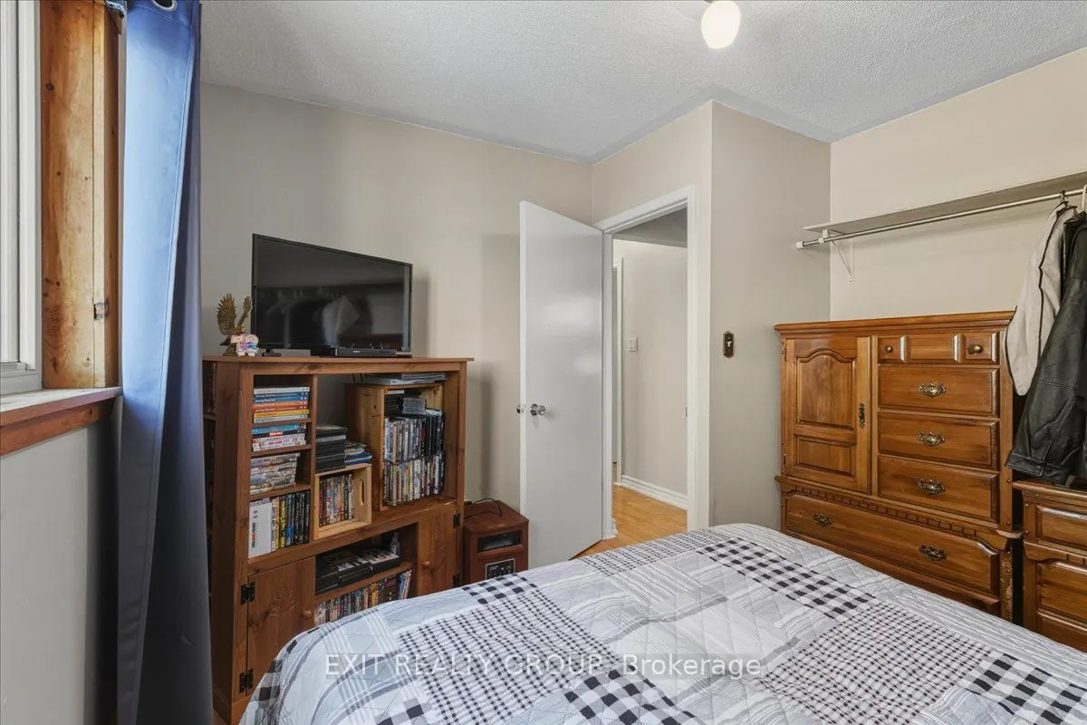 33 Willow Point Road