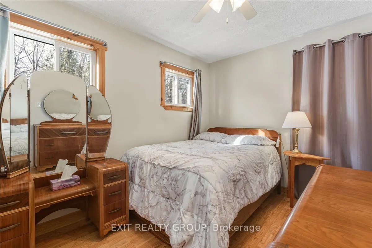33 Willow Point Road