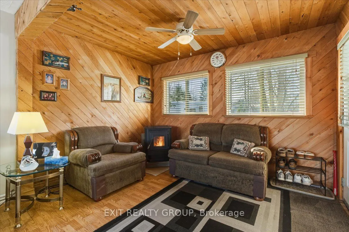 33 Willow Point Road