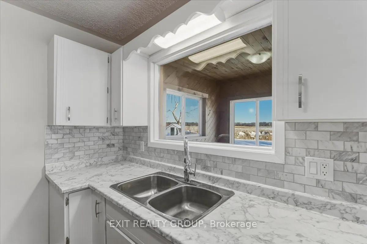 33 Willow Point Road