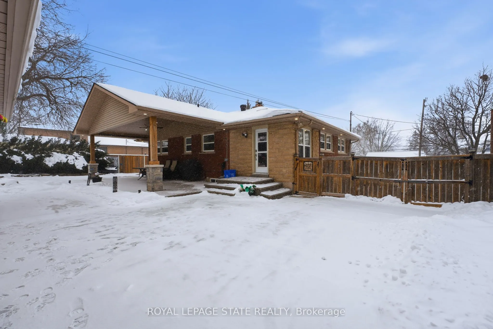 473 Mohawk Road W
