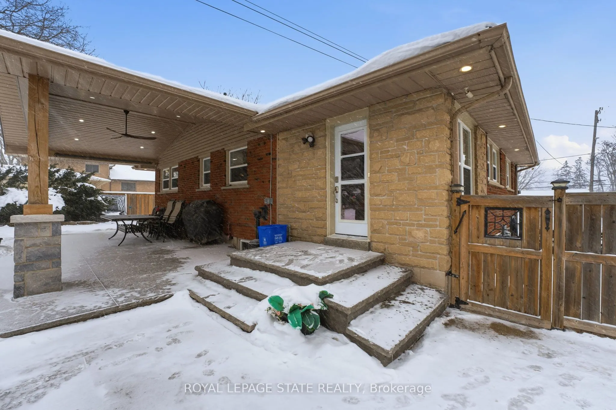 473 Mohawk Road W