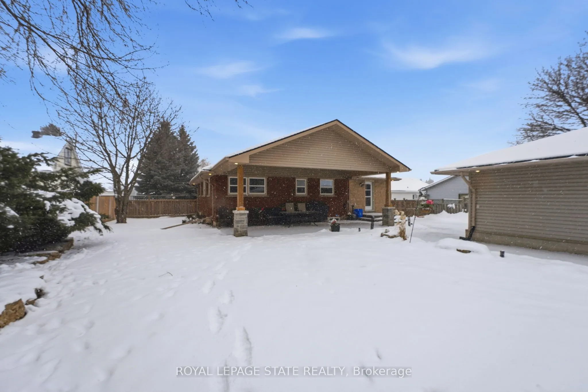 473 Mohawk Road W