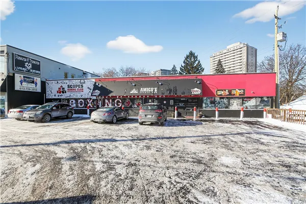 858 MERIVALE Road