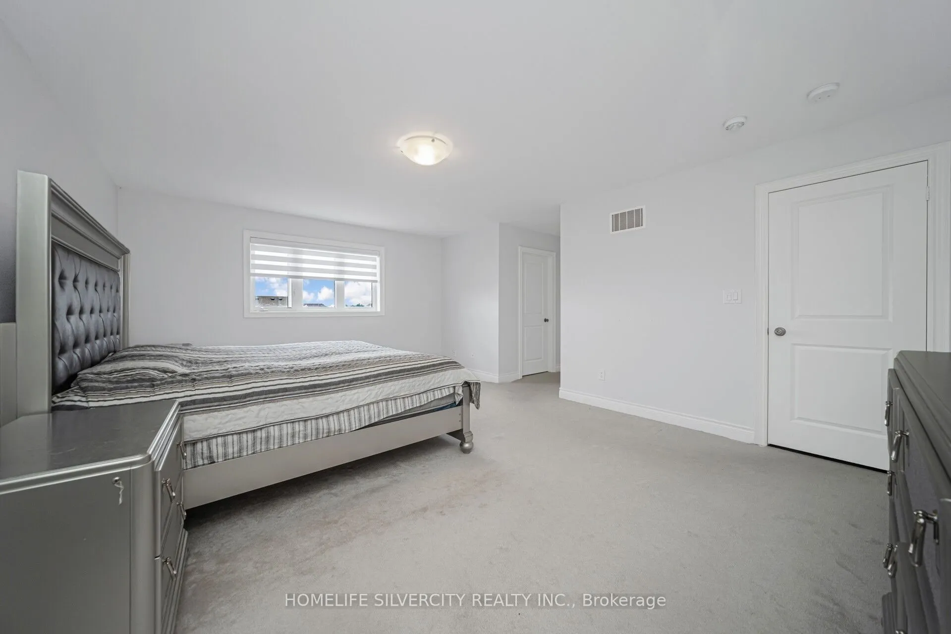 8 Mitchell Crescent