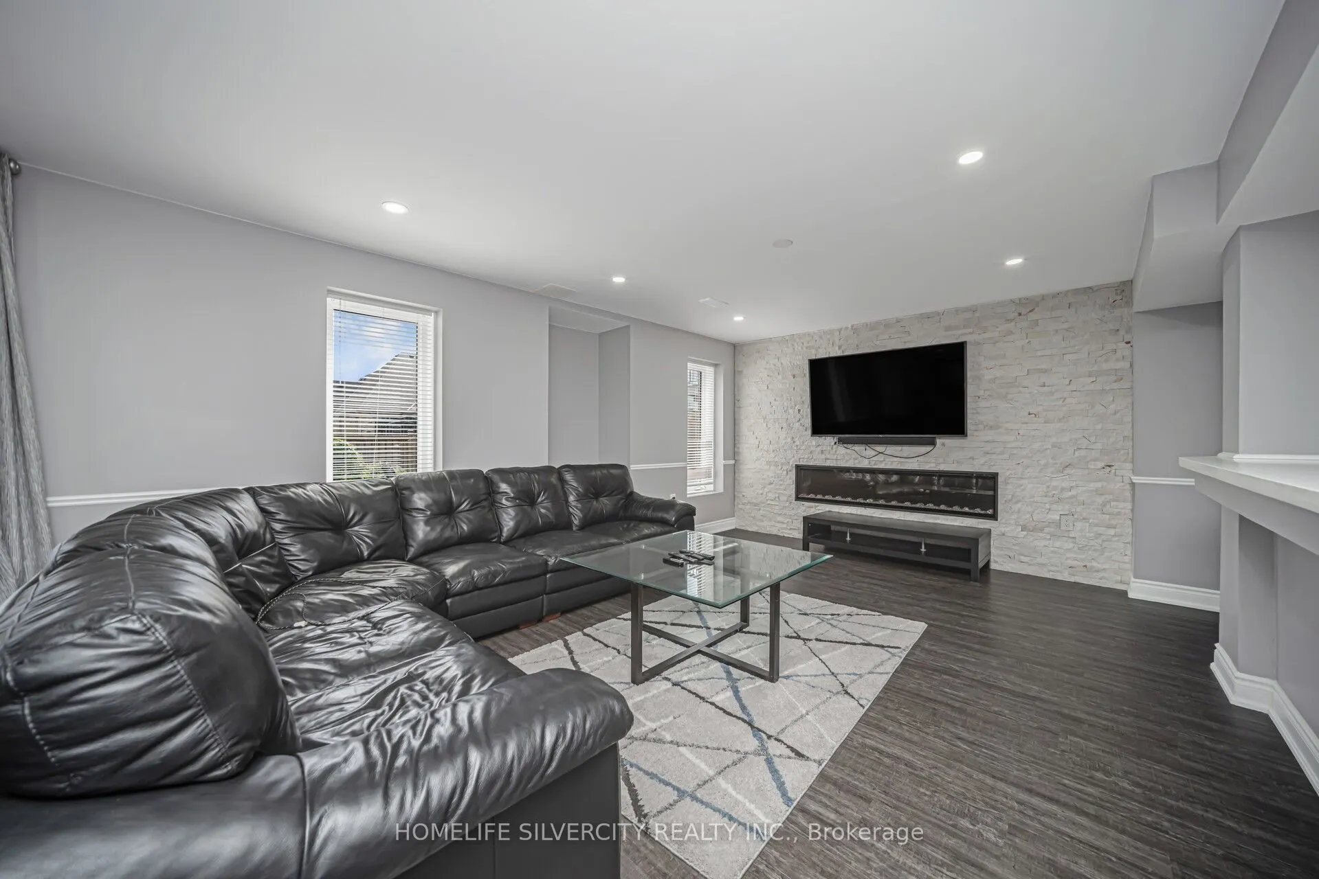 8 Mitchell Crescent