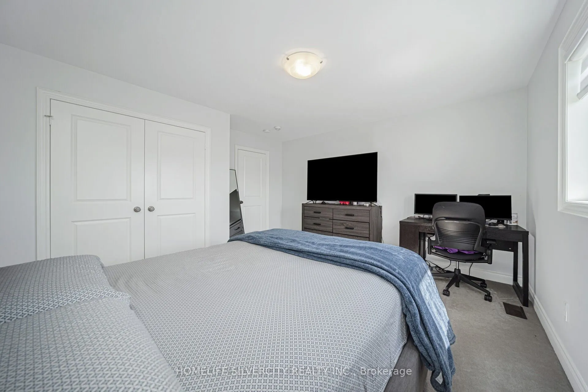 8 Mitchell Crescent