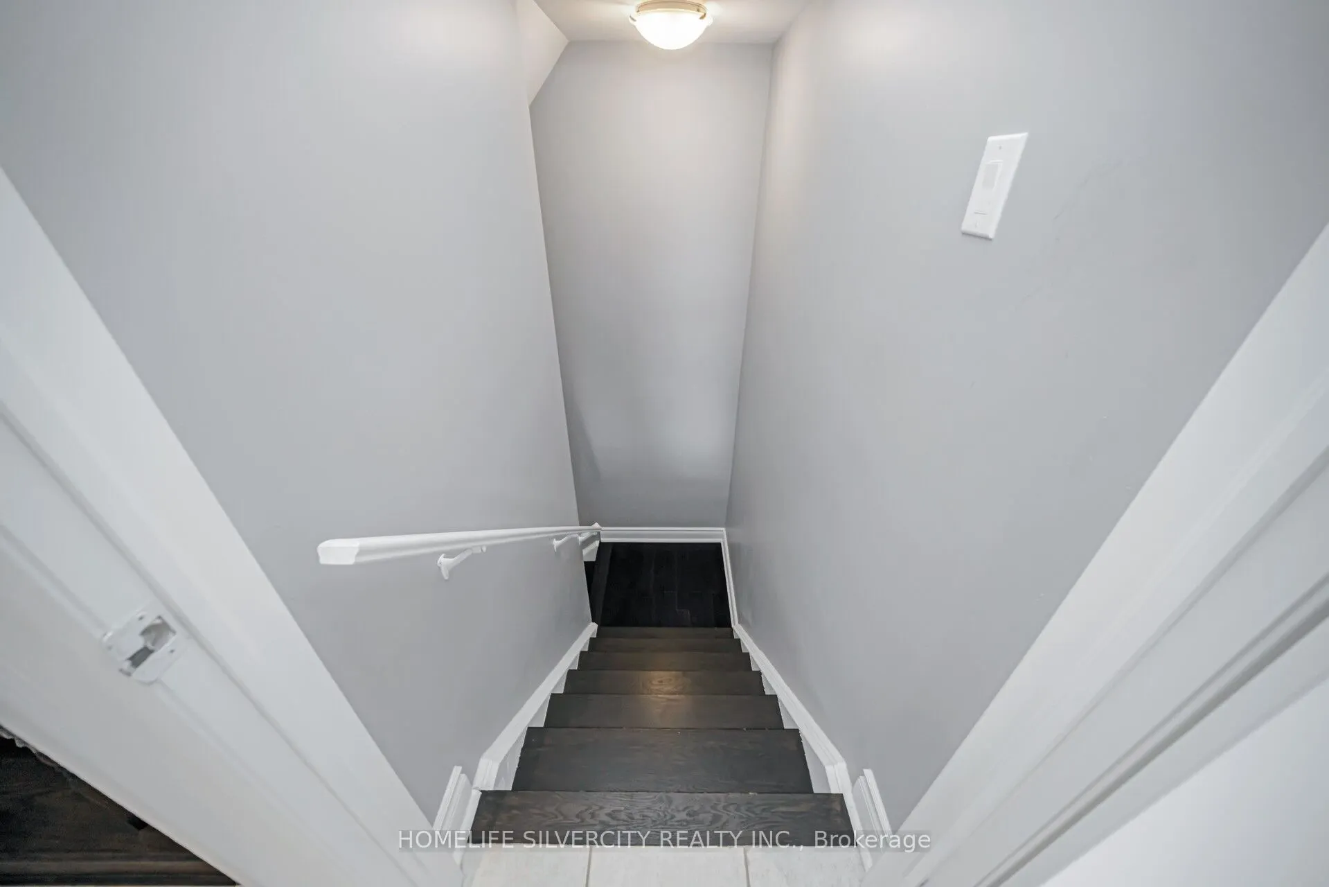 8 Mitchell Crescent