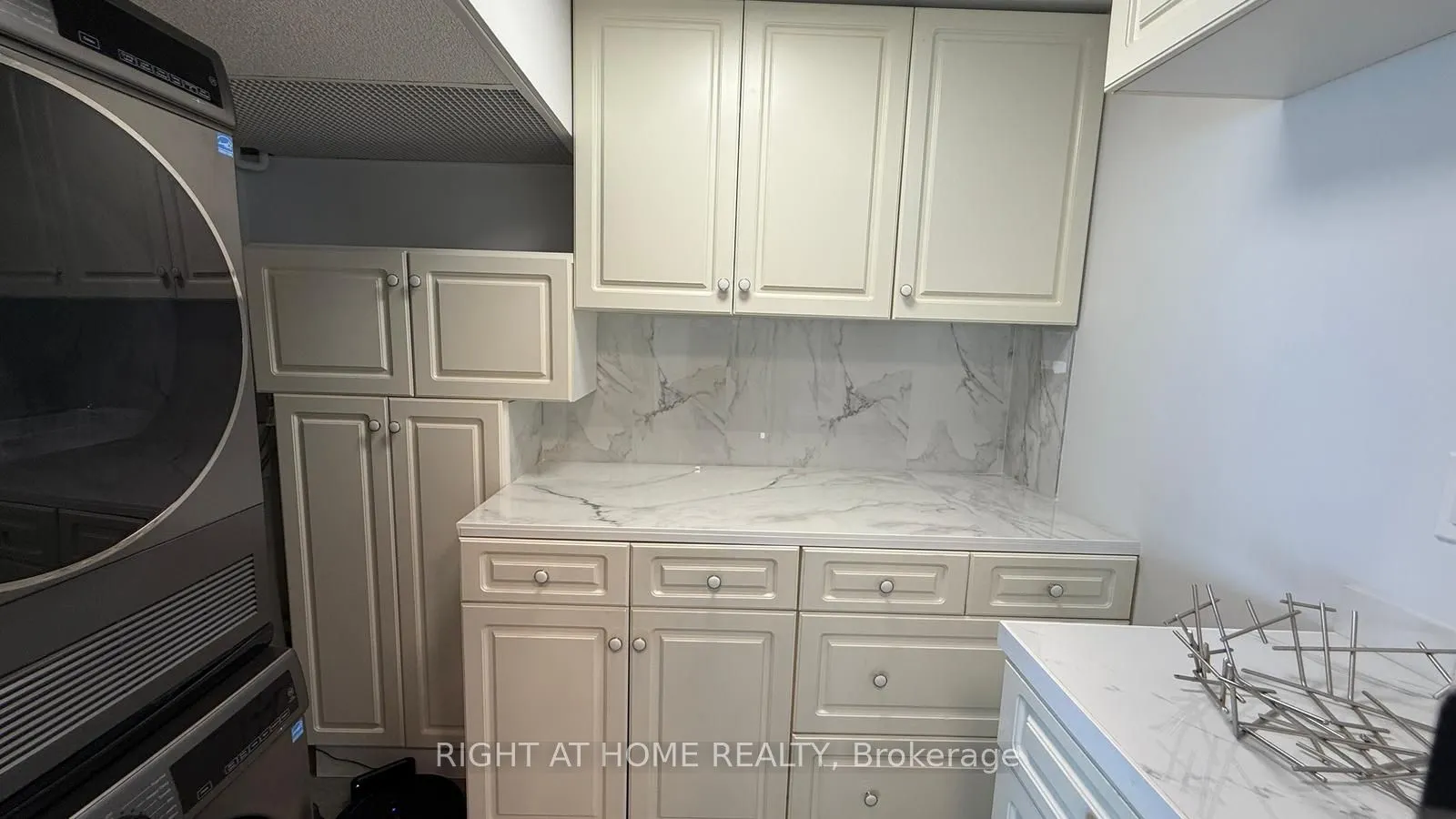 185 ONTARIO Street #1301