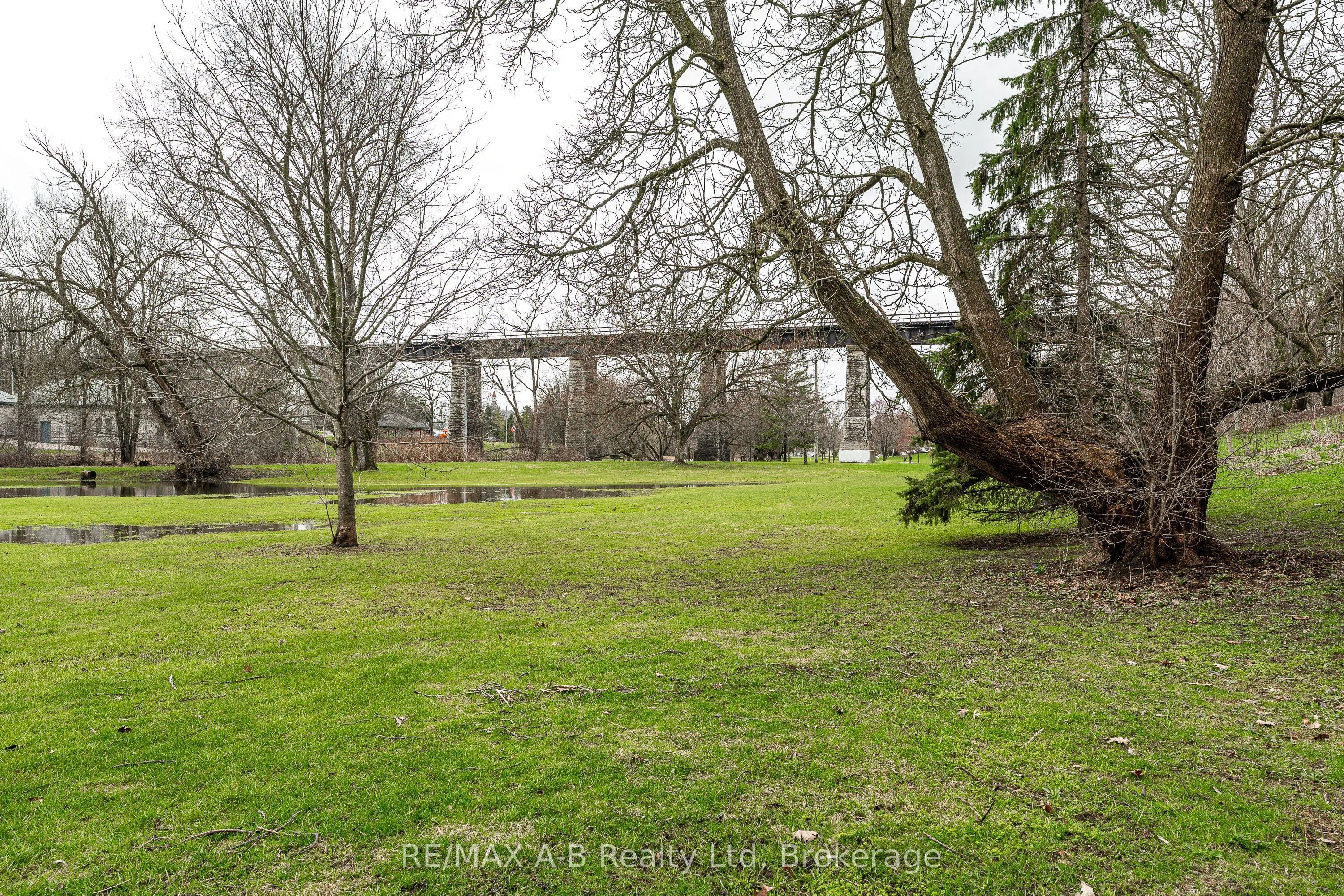 332 Widder Street E