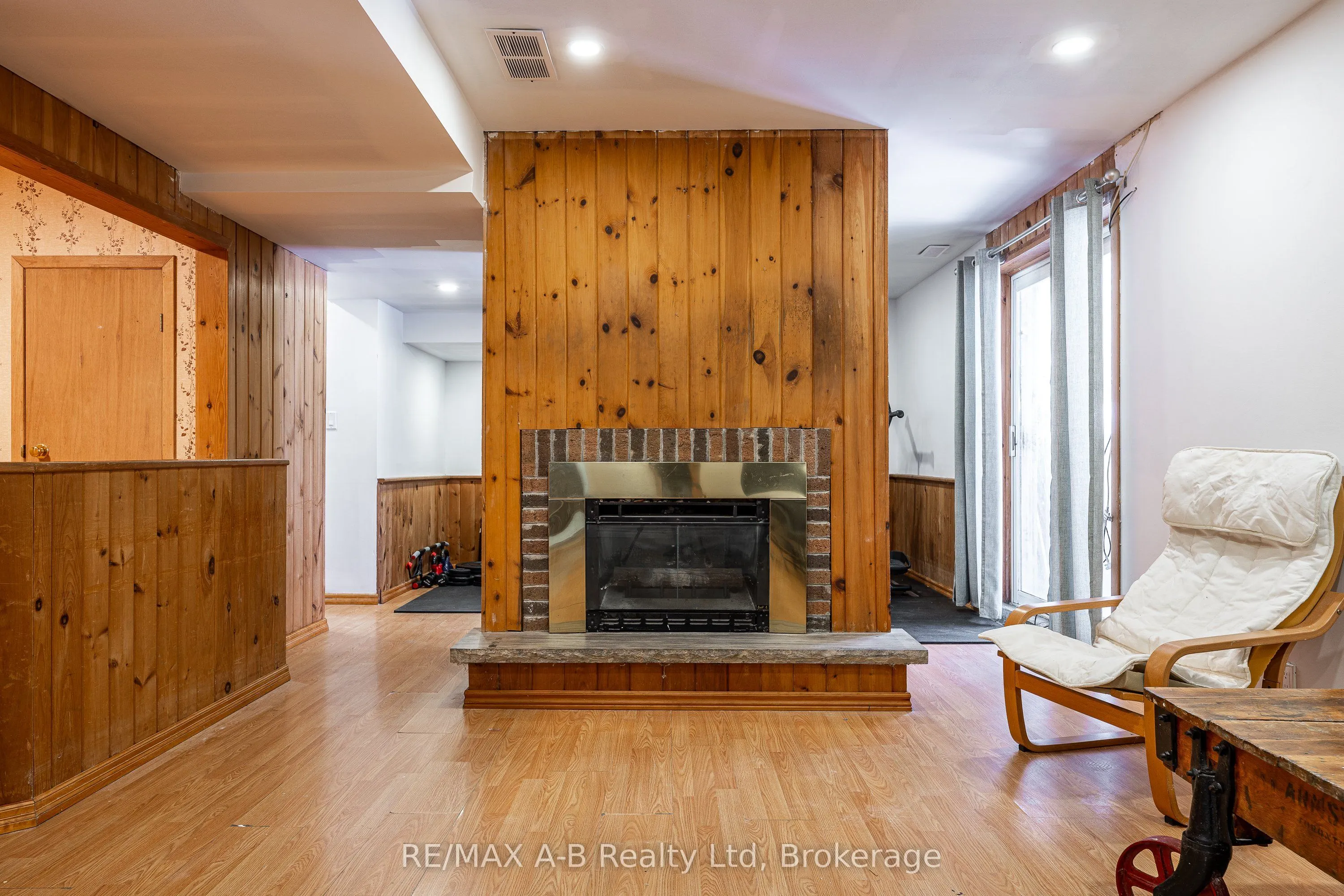 332 Widder Street E