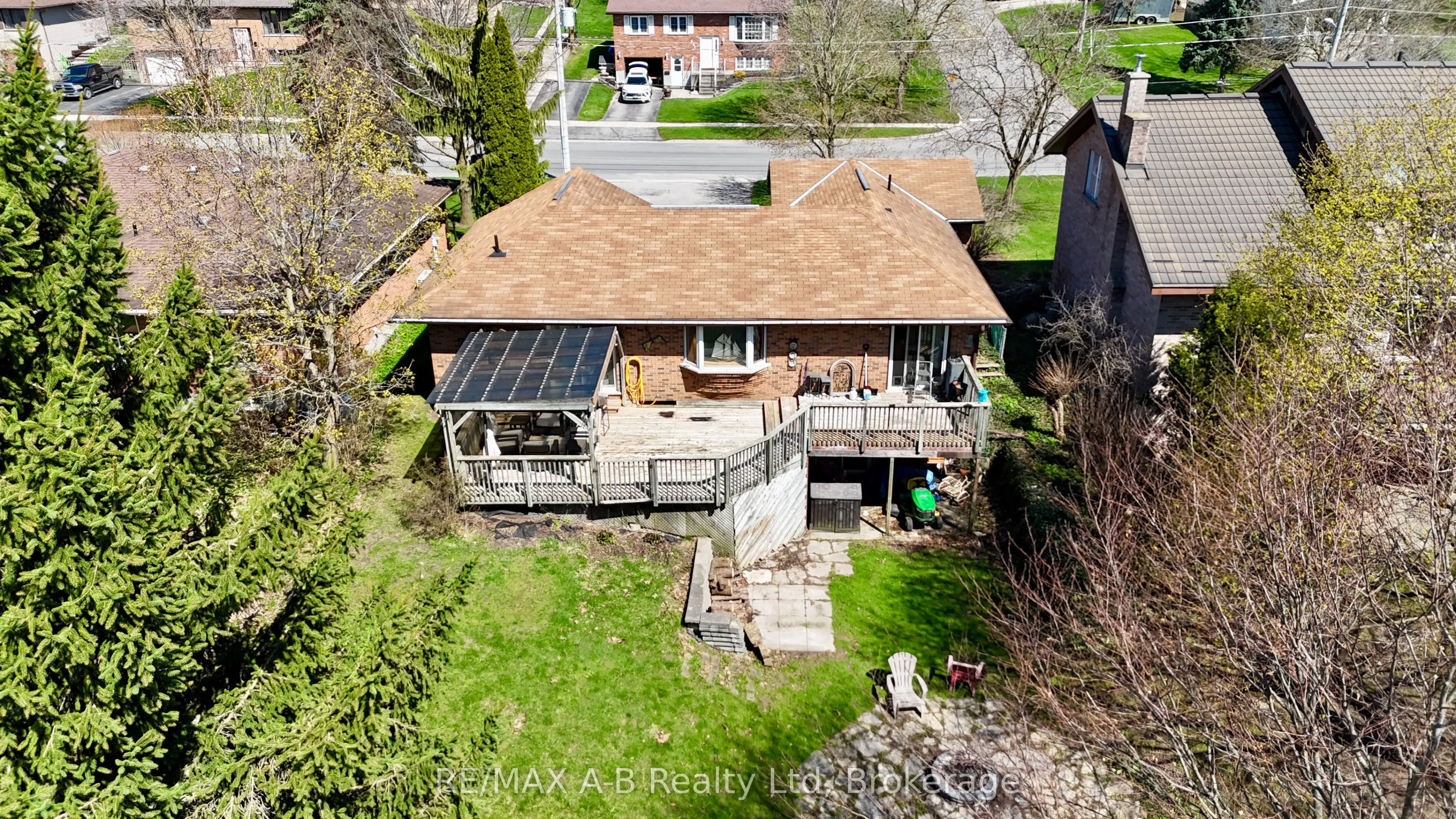332 Widder Street E