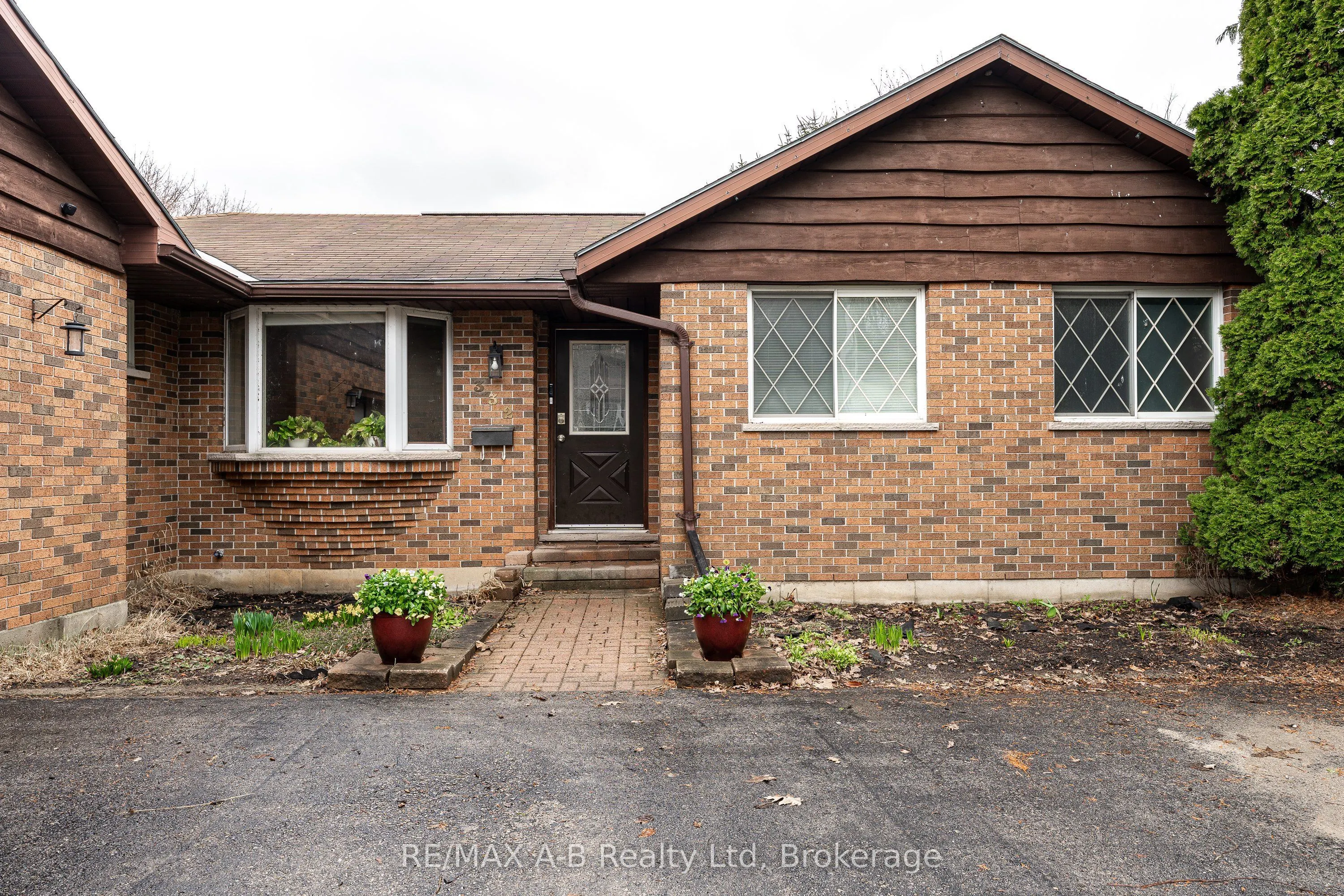 332 Widder Street E
