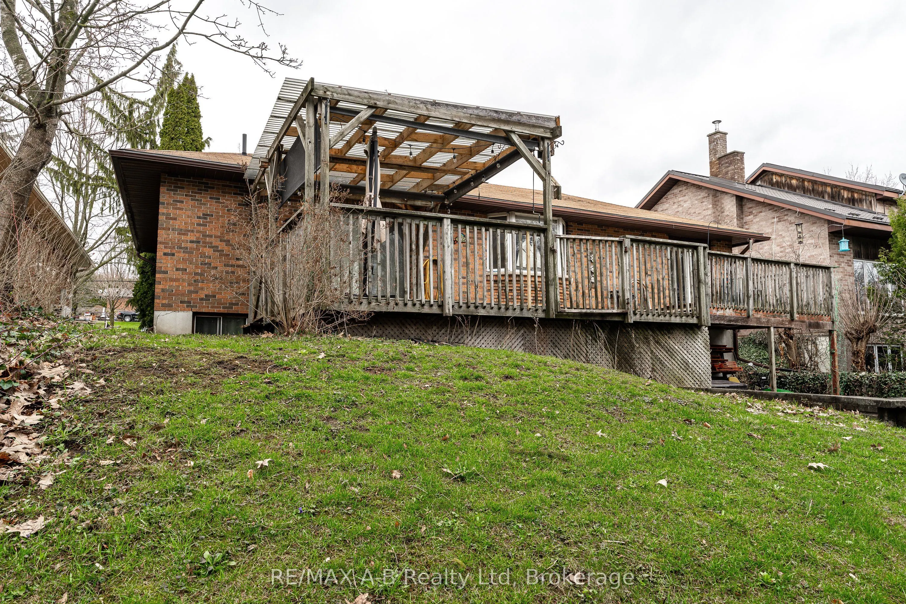 332 Widder Street E