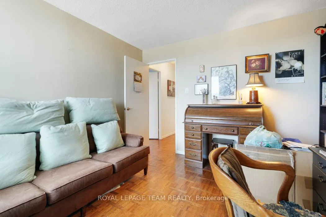 40 Arthur Street E #1004